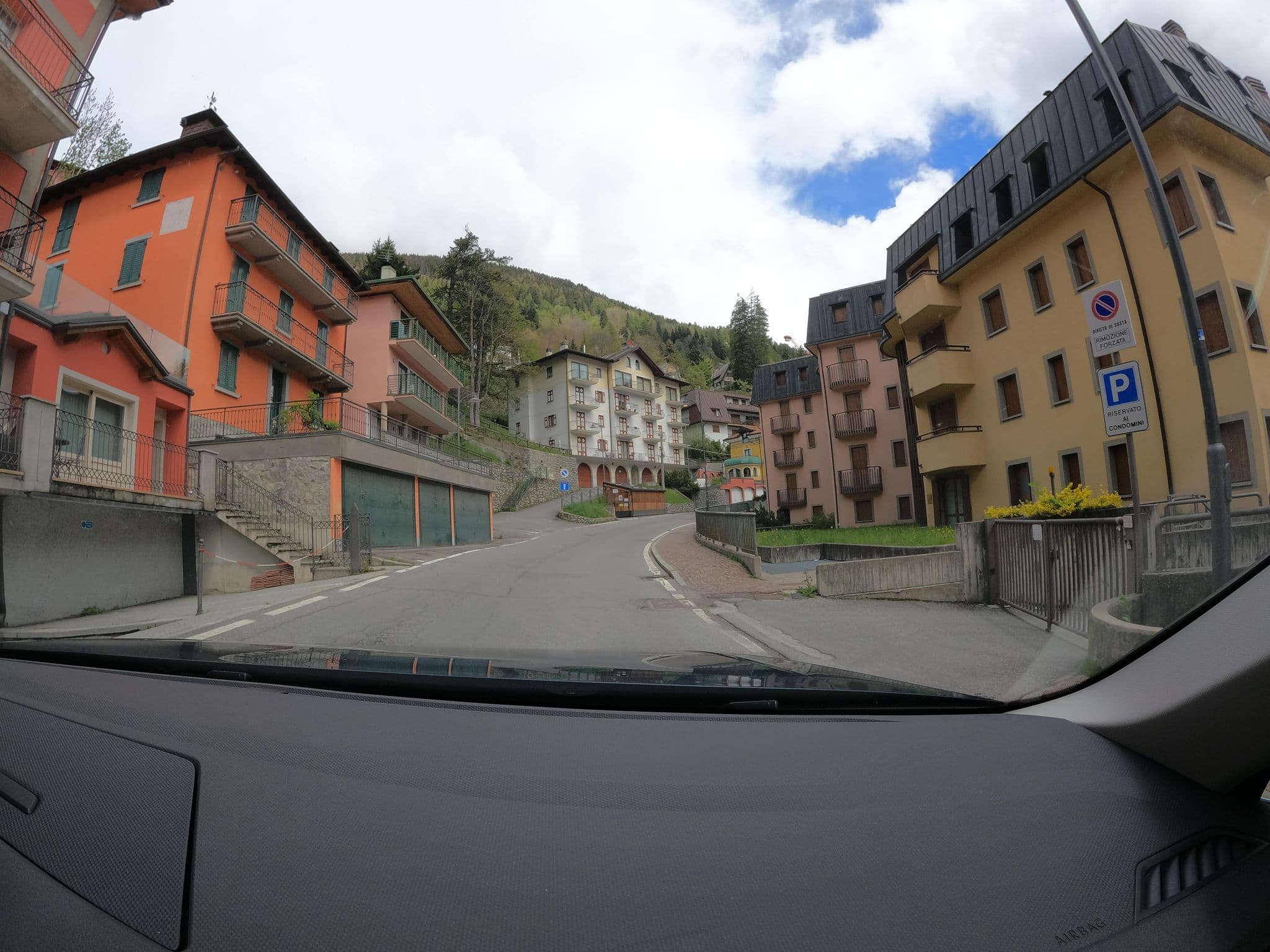 Street view near Casa del Sole, Ponte di Legno — © borovac (CC BY-SA · Mapillary)