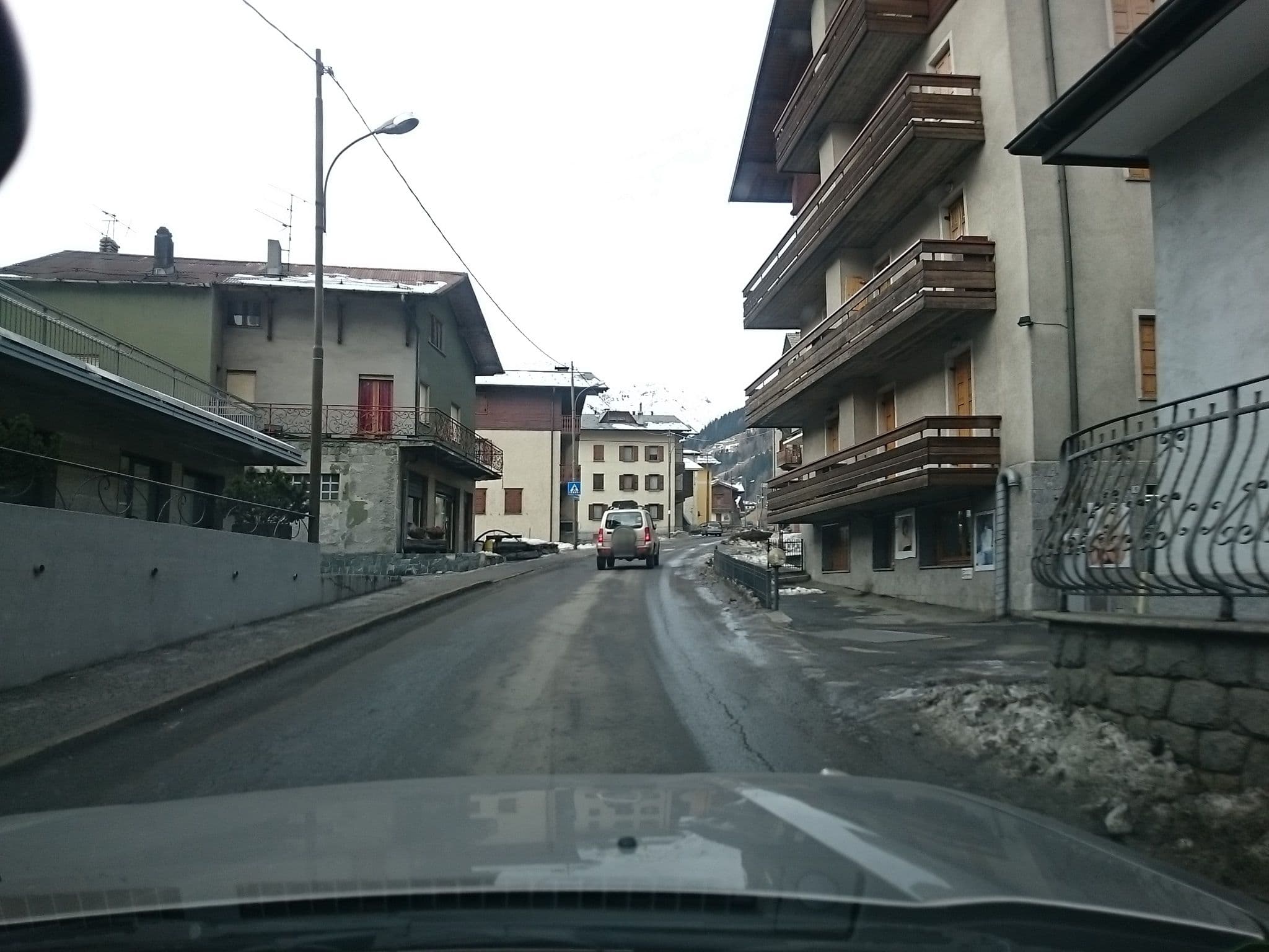 Street view near Li Arnoga SRL, Isolaccia — © voschix (CC BY-SA · Mapillary)