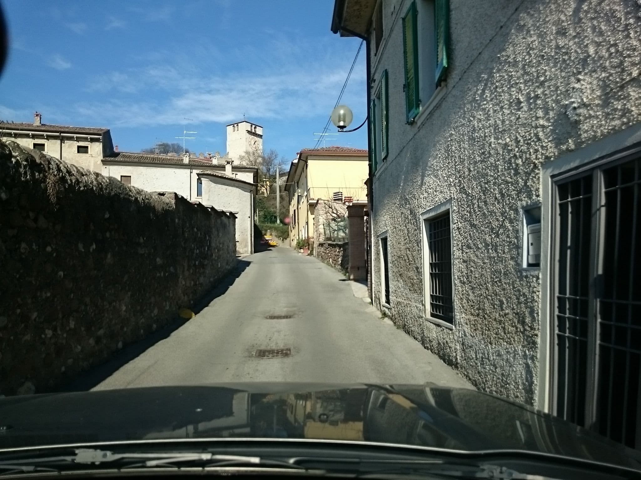 Street view near B&B Al Vicolo di Mezzo, Monzambano — © voschix (CC BY-SA · Mapillary)
