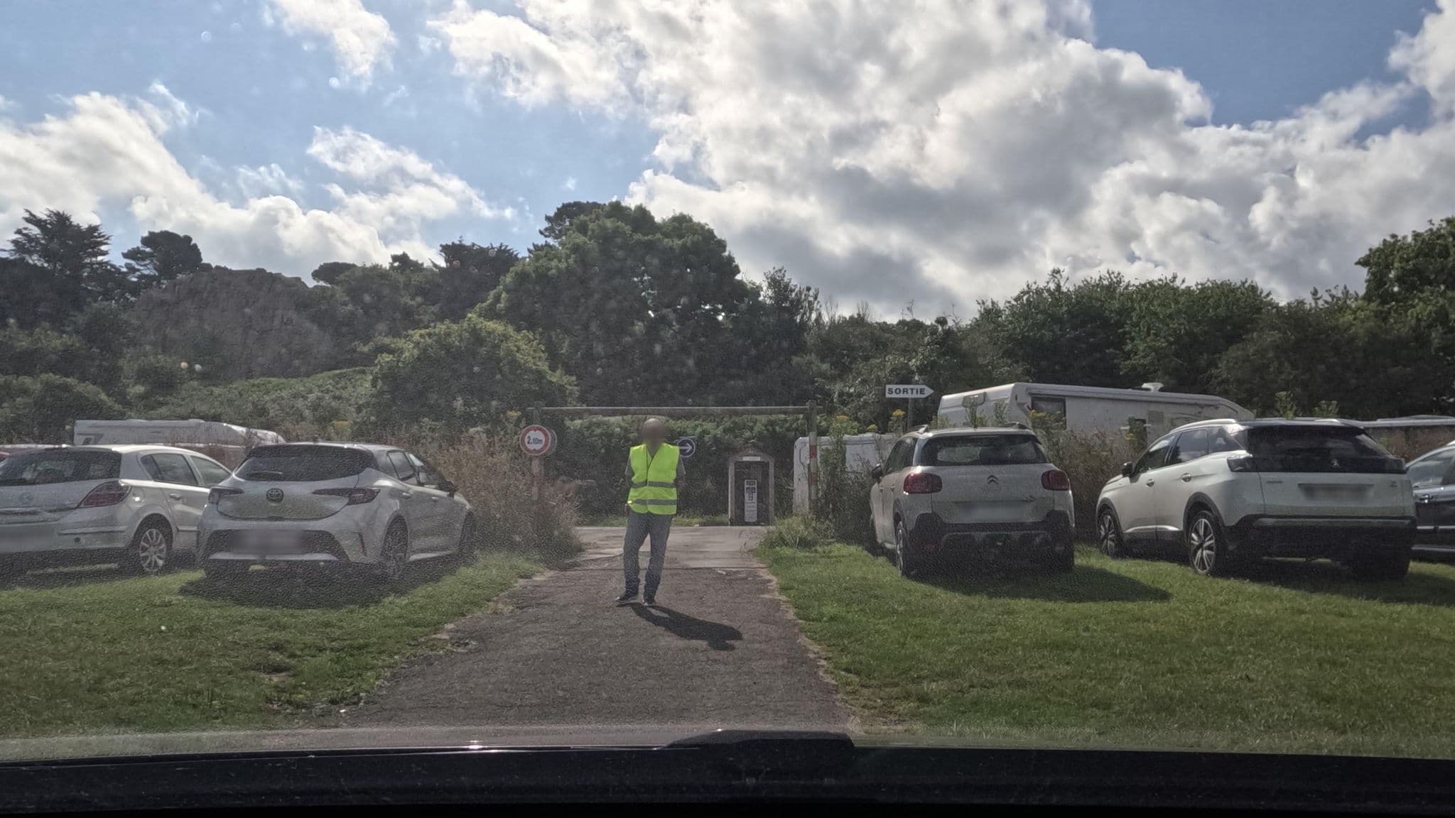 Street view near Aire Camping Car Pointe de l'Arcouest, Ploubazlanec — © Efehn (CC BY-SA · Mapillary)