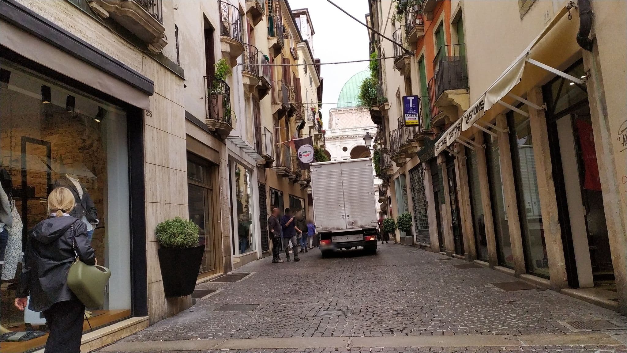 Street view near Casa Palladio XL, Vicenza — © mircozorzo (CC BY-SA · Mapillary)