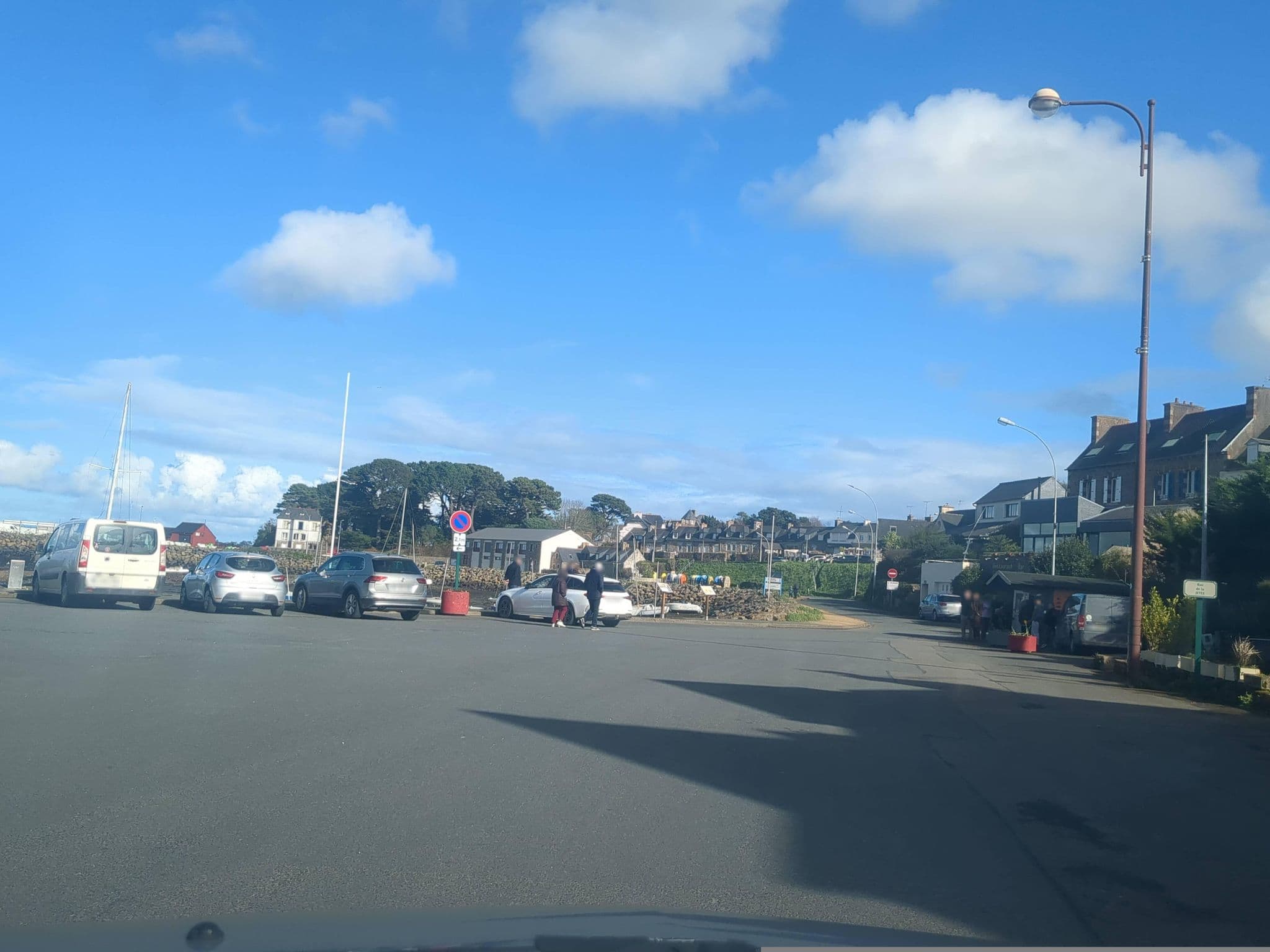 Street view near Aire de stationnement Port de Loguivy-de-la-Mer, Ploubazlanec — © alixun (CC BY-SA · Mapillary)