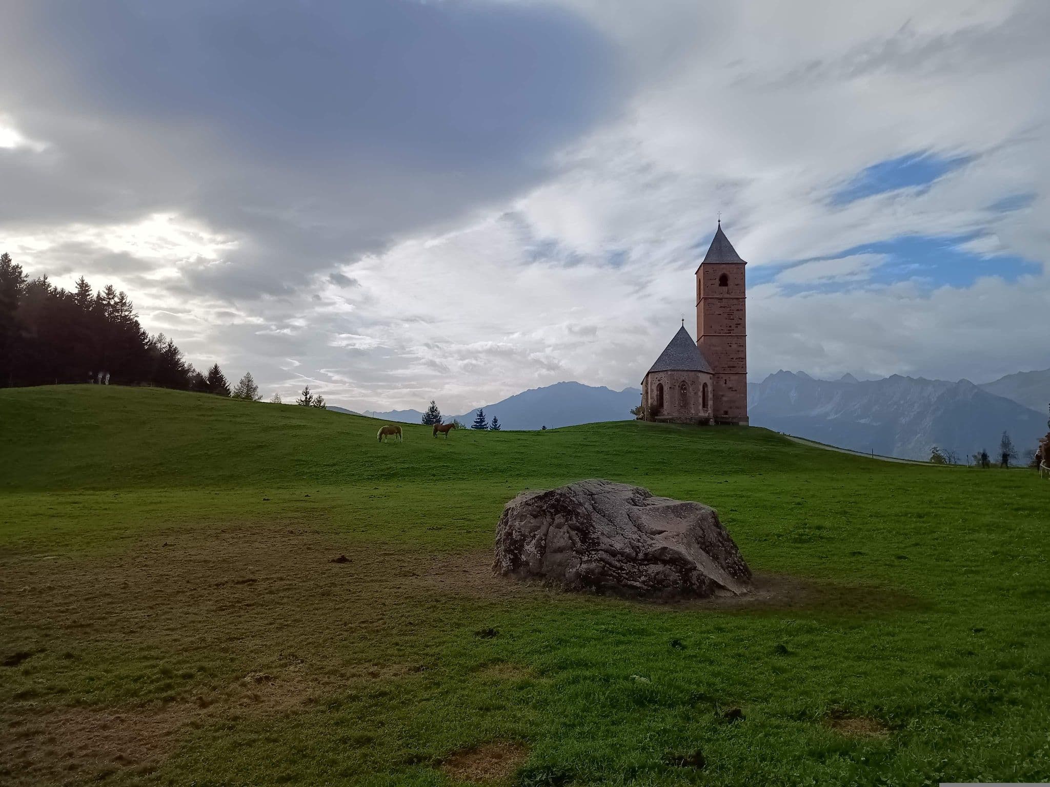 Street view near Hotel Sulfner, Sinigo — © thetornado76 (CC BY-SA · Mapillary)