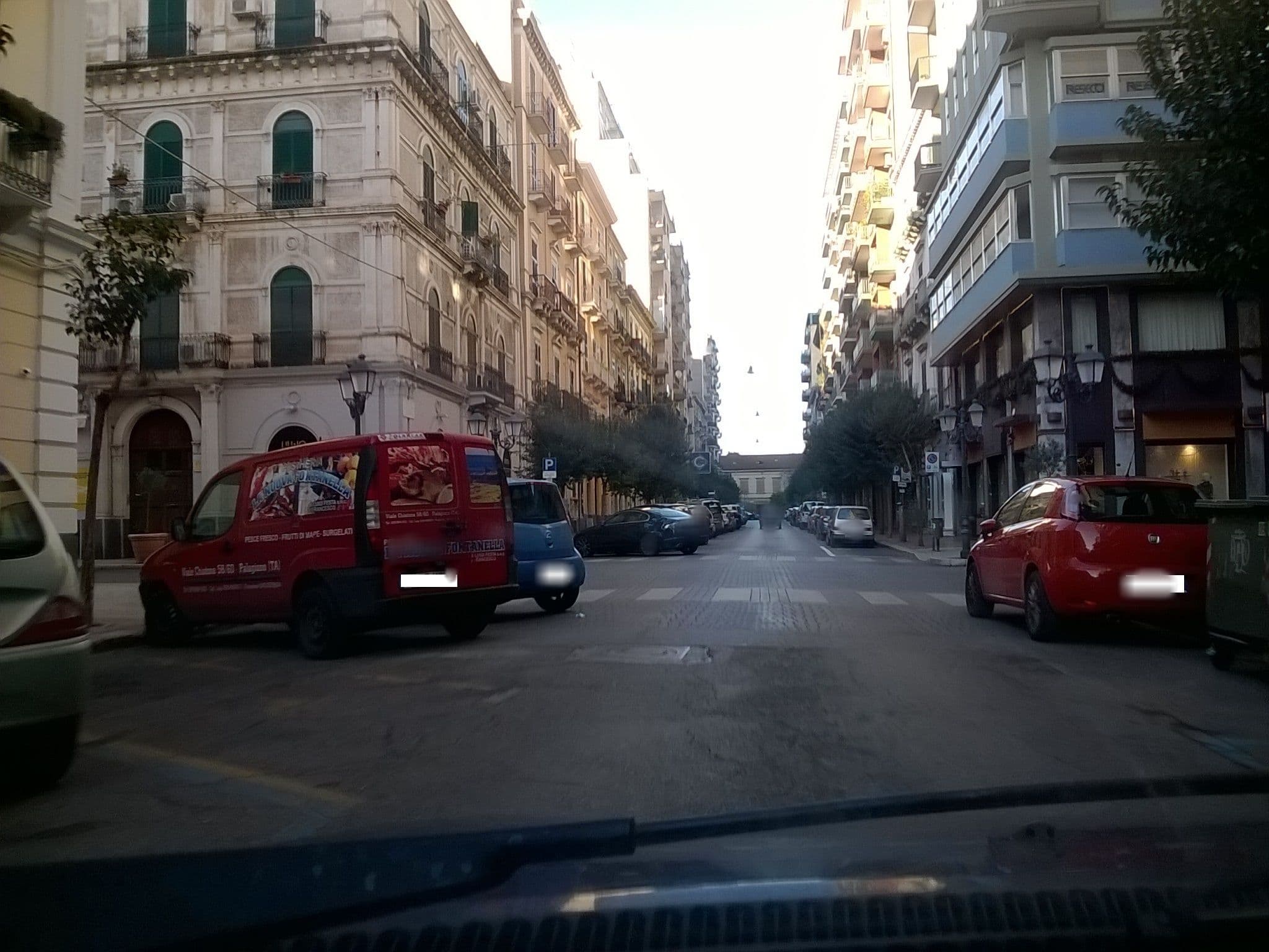 Street view near Le Finestre sul Borgo, Taranto — © giantar (CC BY-SA · Mapillary)