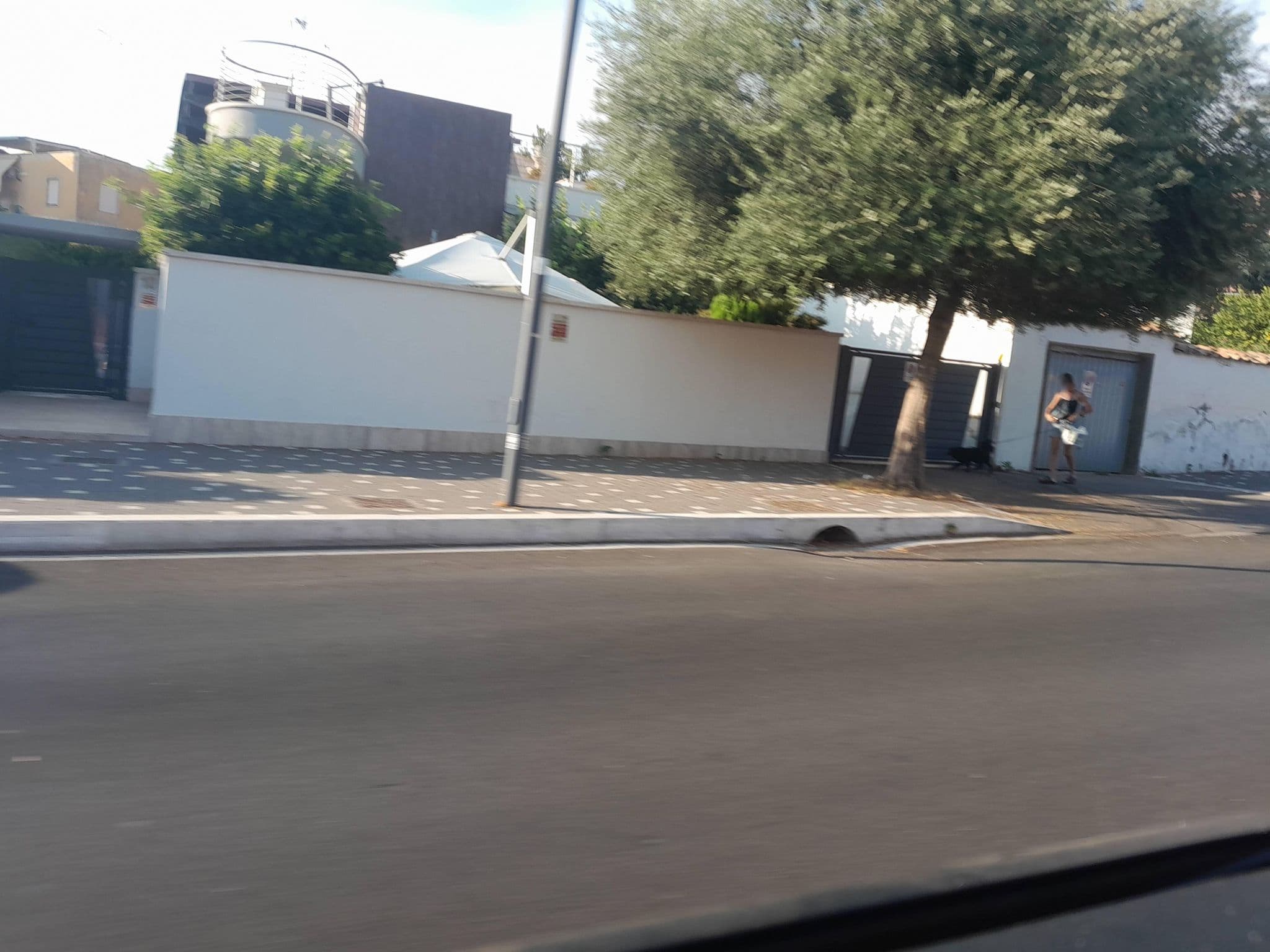 Street view near shabby house, Anzio — © omfg_notpr (CC BY-SA · Mapillary)