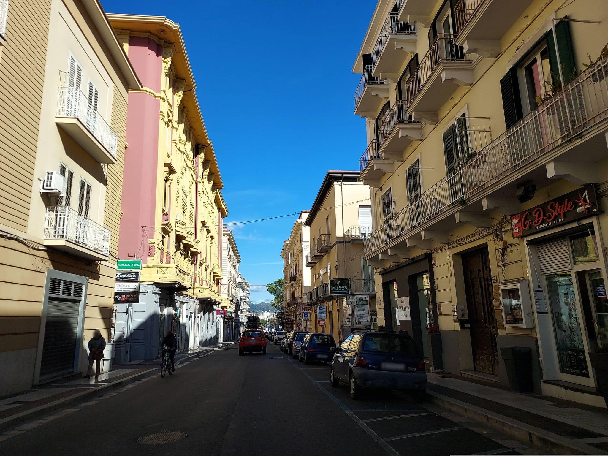 Street view near Villa Elena al Porto, Formia — © odiug (CC BY-SA · Mapillary)