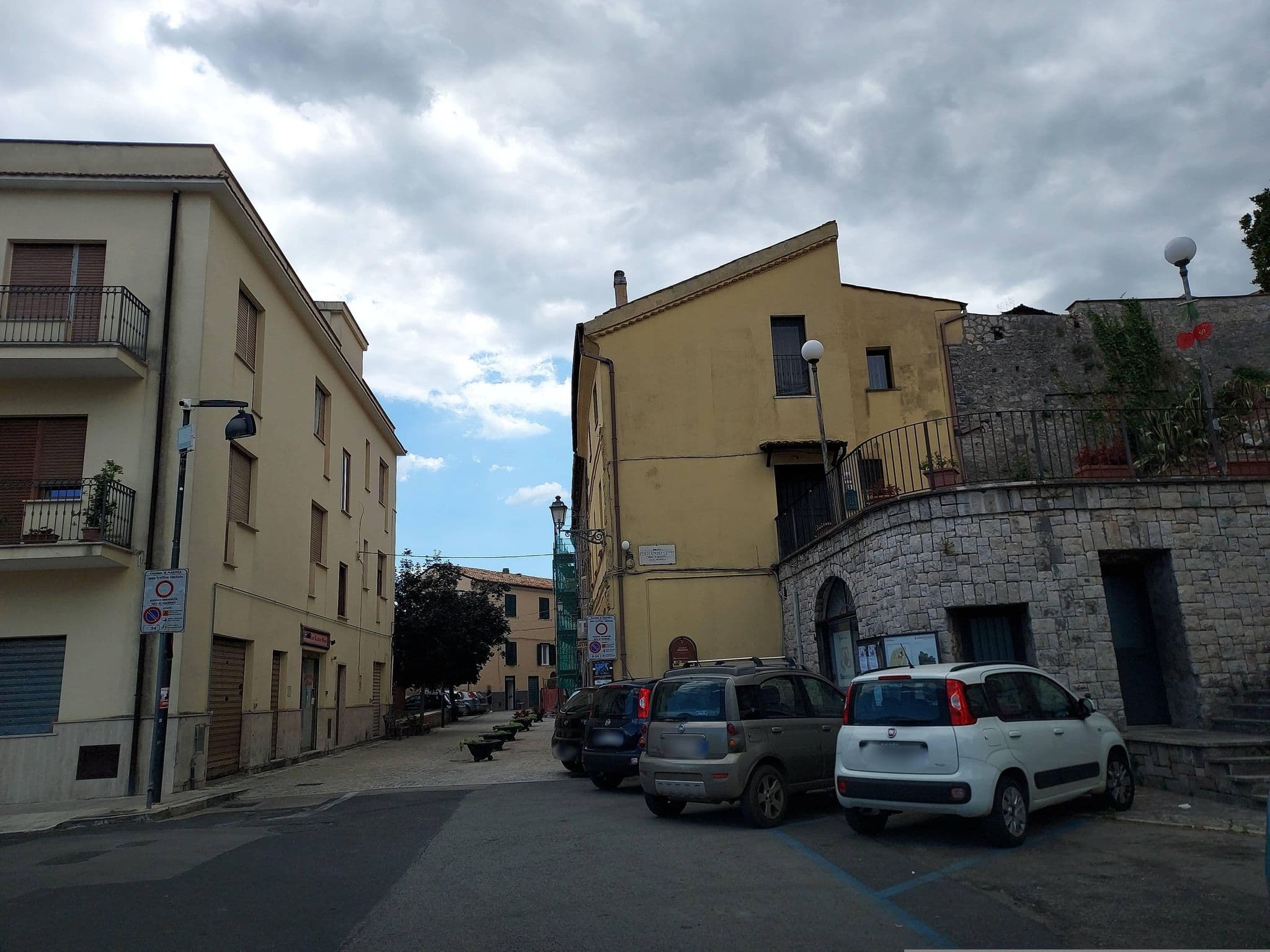 Street view near La Loggia dei Mercanti, Maenza — © odiug (CC BY-SA · Mapillary)