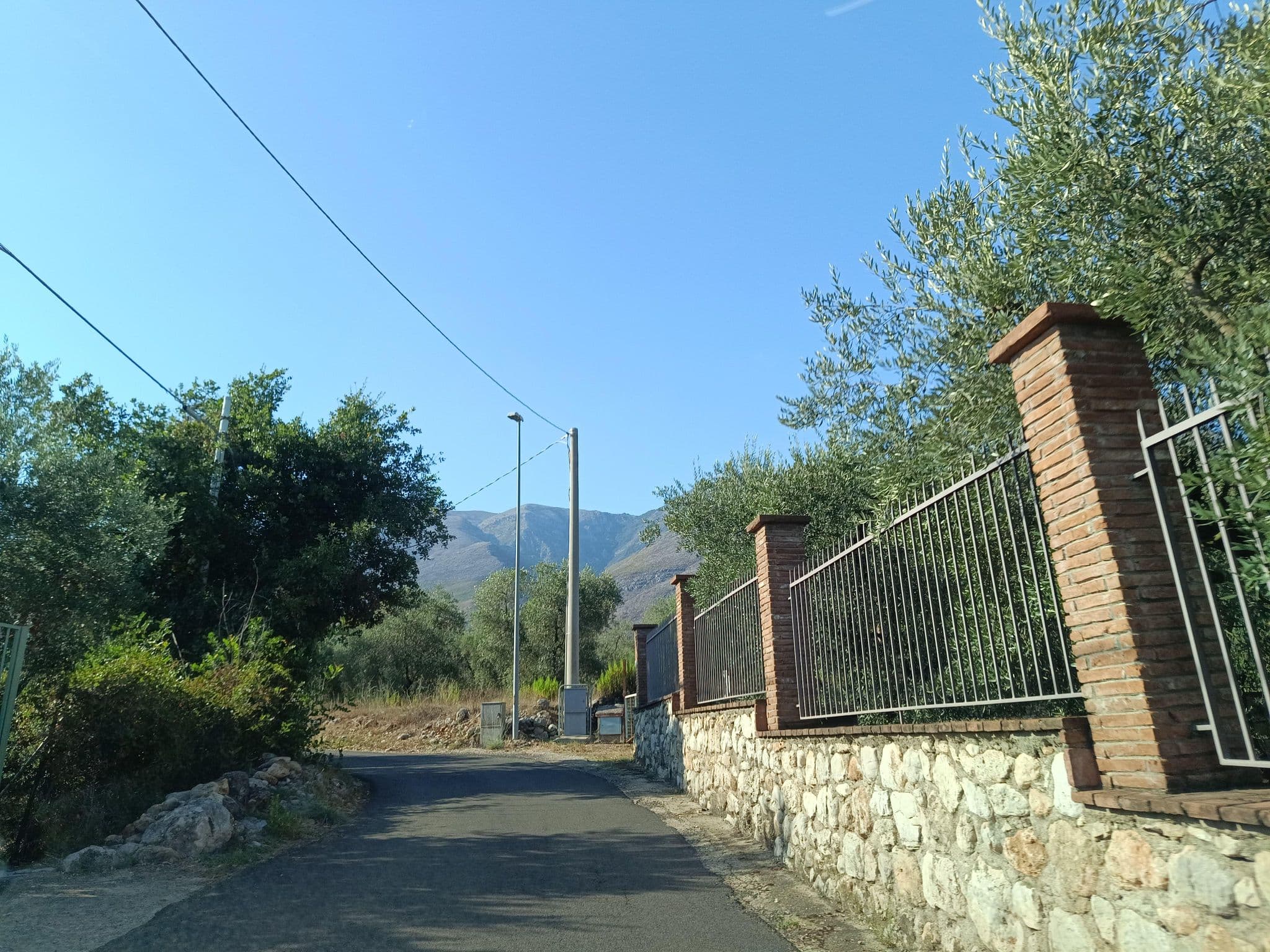 Street view near Villa Angela, Penitro — © odiug (CC BY-SA · Mapillary)