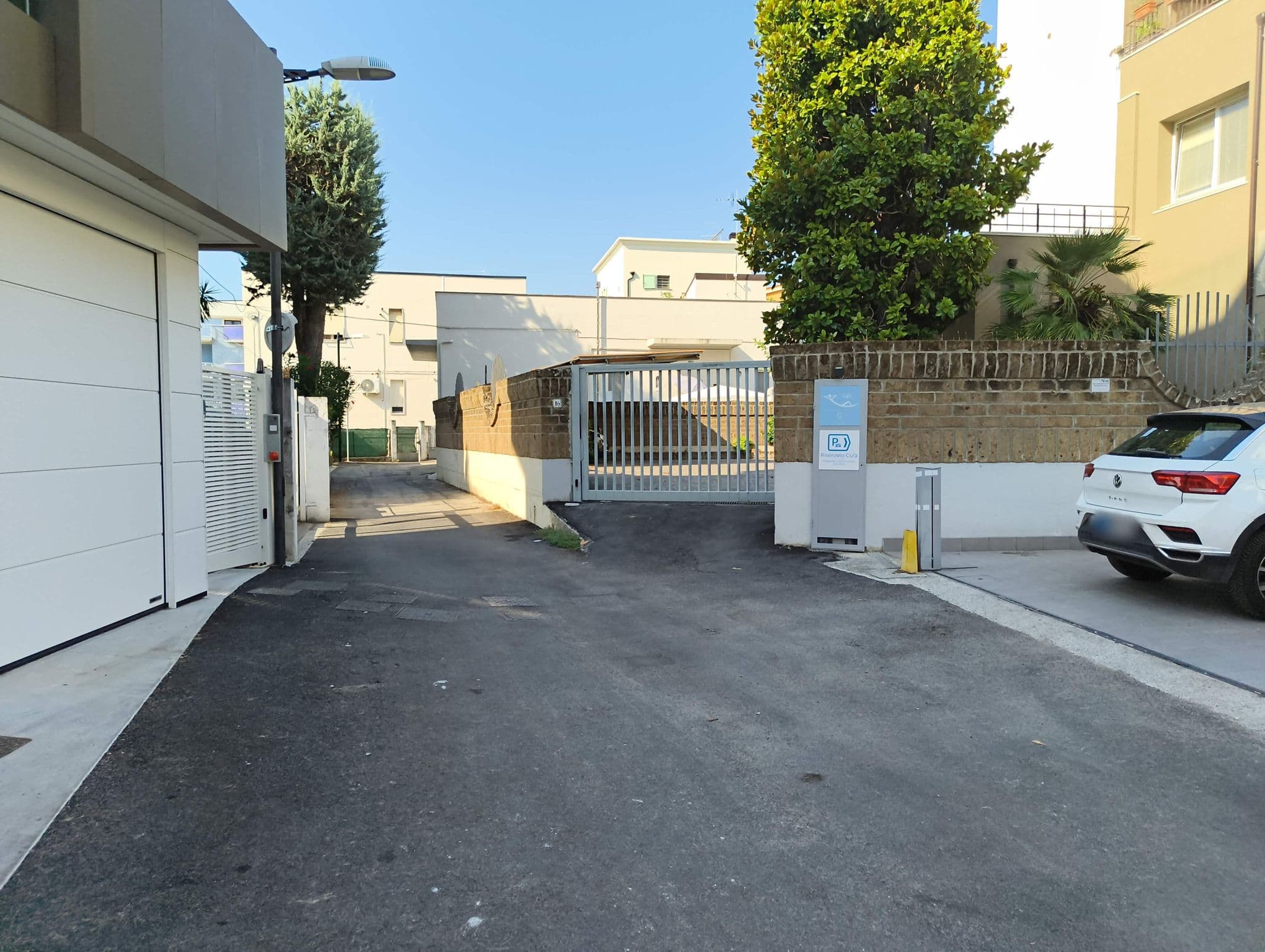 Street view near Pescara Break B&B, Pescara — © marcuscalabresus (CC BY-SA · Mapillary)