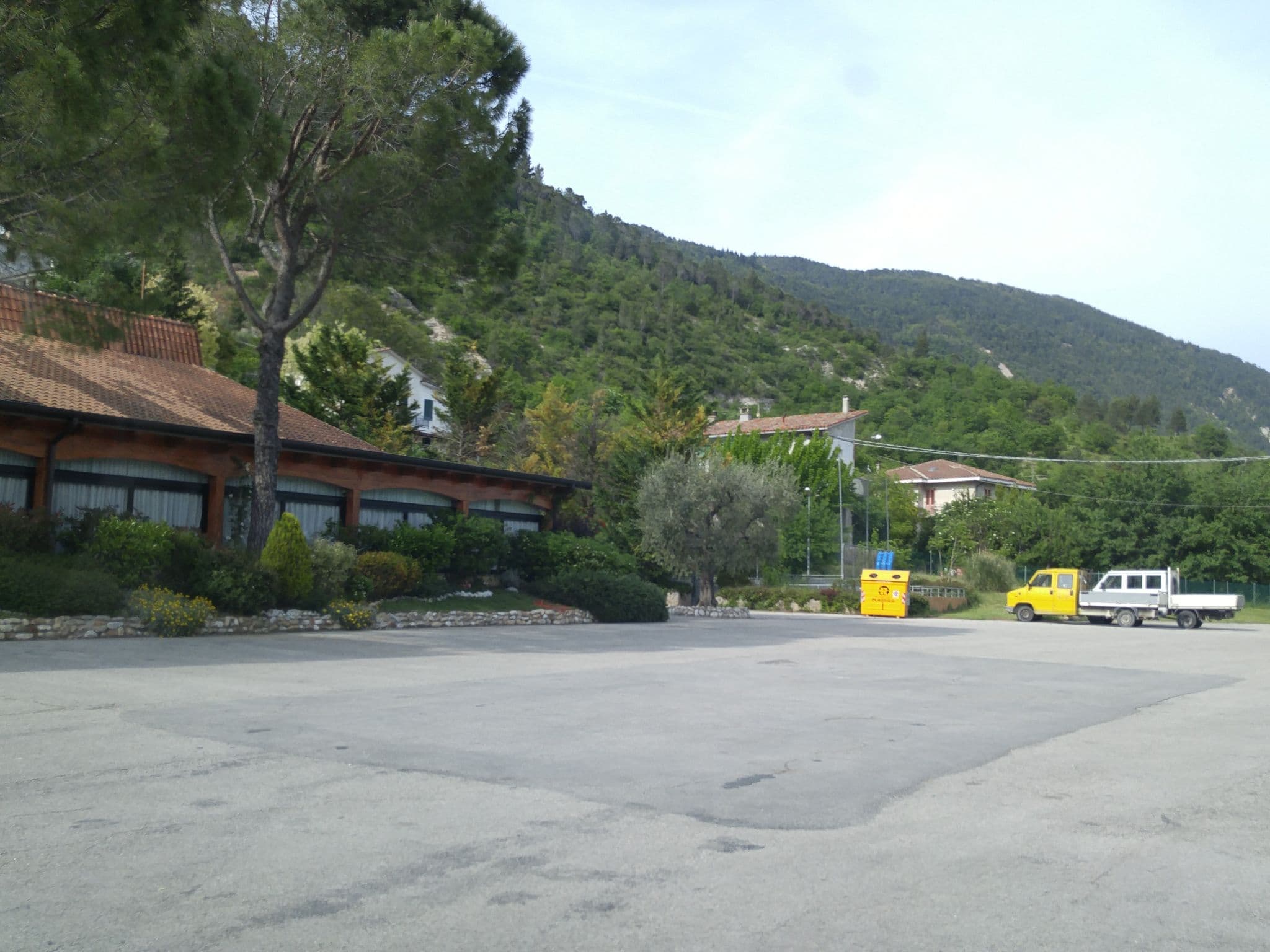Street view near Albergo Ristorante al Lago di Nicoletti Giuliano & Giuliana SNC, Fossombrone — © sorcrosc (CC BY-SA · Mapillary)
