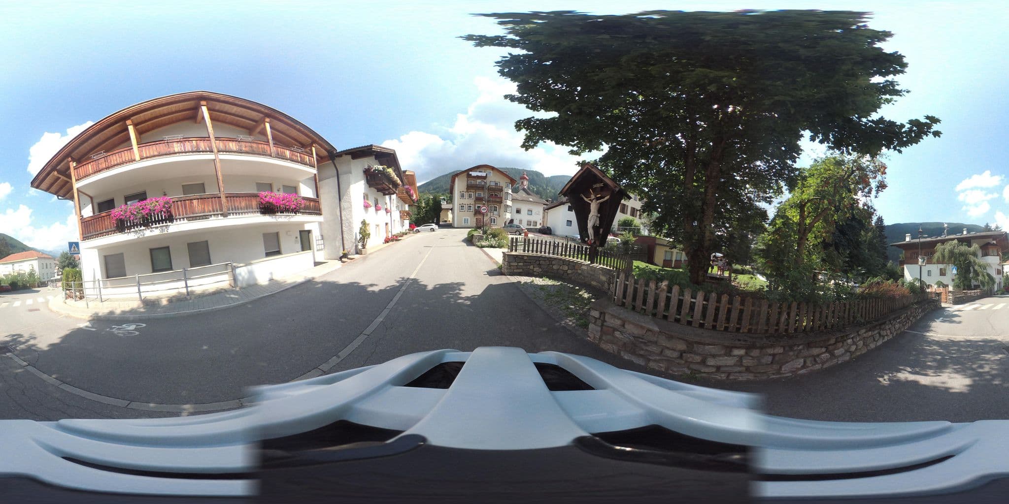 Street view near Apartments Heidenberger delle Scuole, Colle Isarco — © giubar (CC BY-SA · Mapillary)