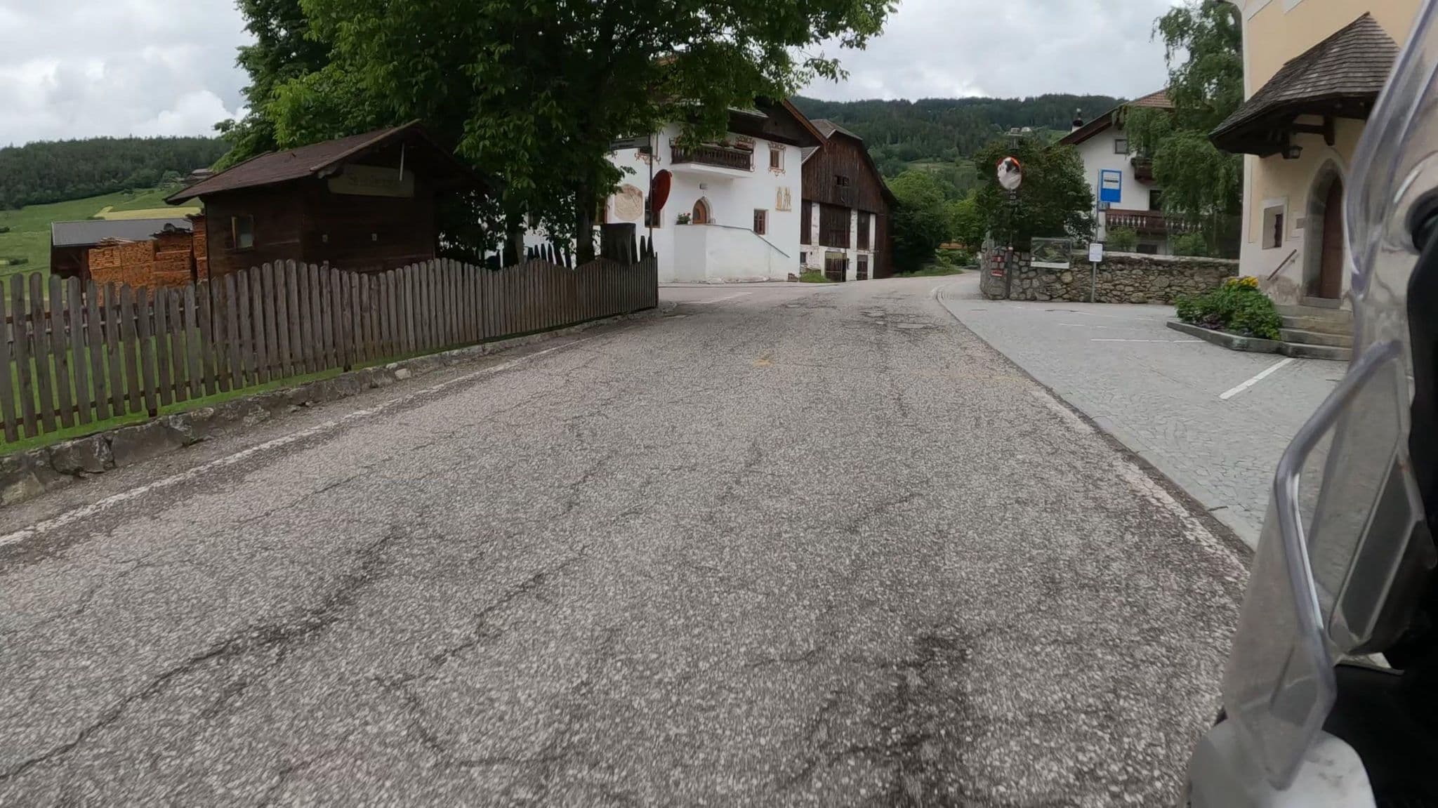 Street view near Gasthof Rauchegger, Rodengo - Rodeneck — © crami (CC BY-SA · Mapillary)