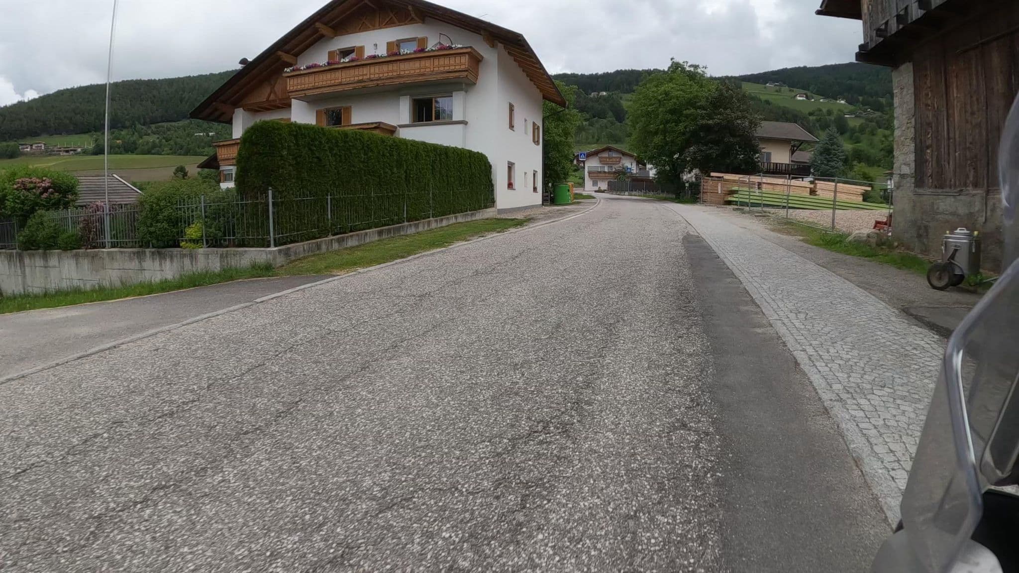 Street view near Pension Moarhof, Rodengo - Rodeneck — © crami (CC BY-SA · Mapillary)
