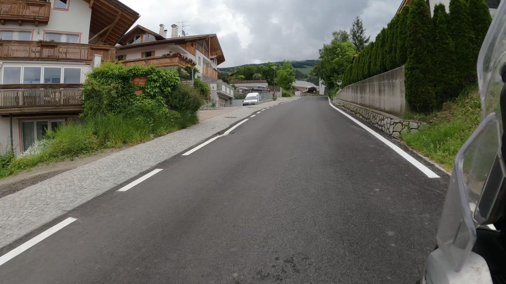 Street view near Panorama Residence Schlossblick, Rodengo - Rodeneck — © crami (CC BY-SA · Mapillary)