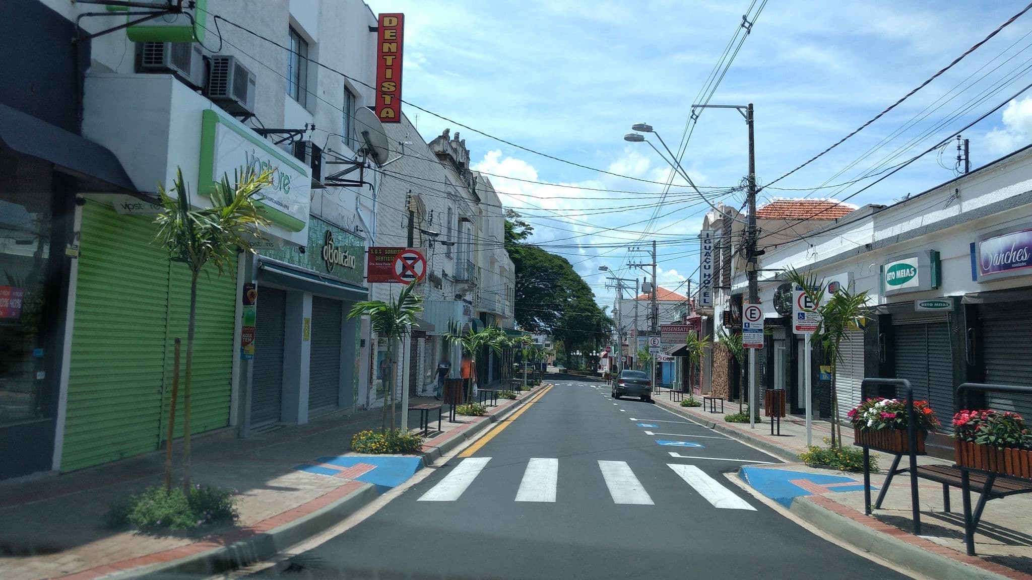 Street view near Hotel Columbia, Botucatu — © fcordeiro (CC BY-SA · Mapillary)