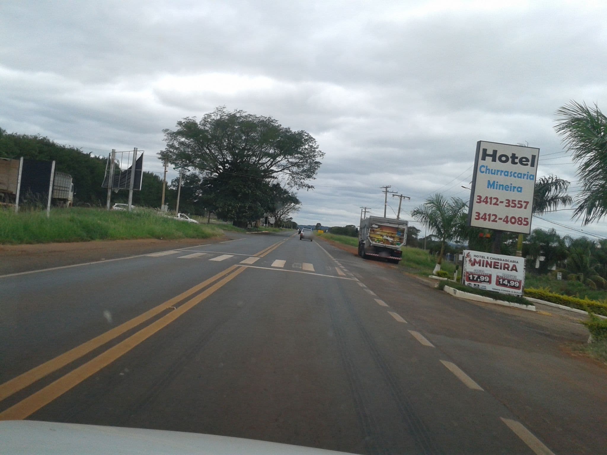 Street view near Hotel Churrascaria Mineira, Campina Verde — © marcos_medeiros (CC BY-SA · Mapillary)