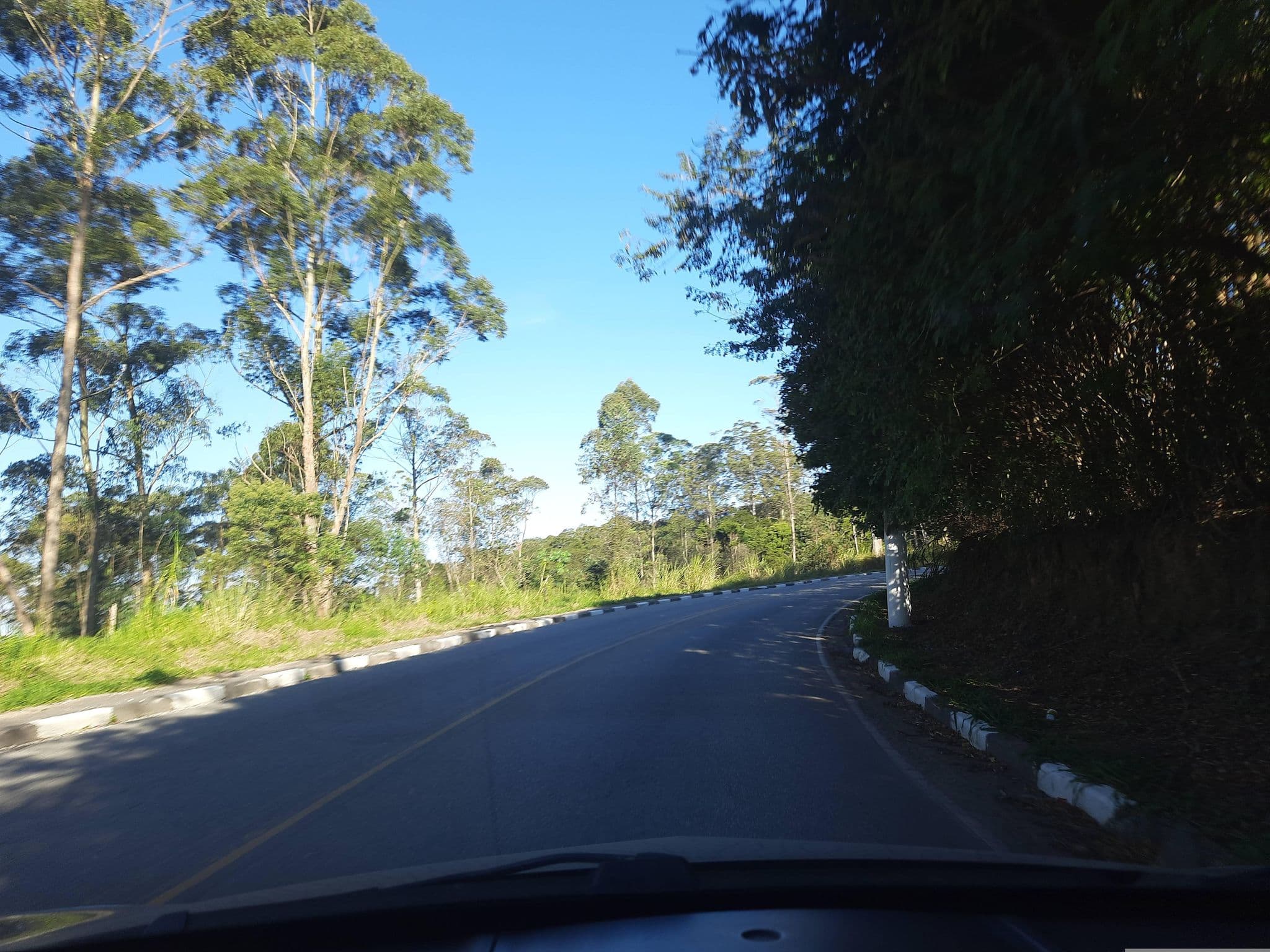 Street view near Espaço Terra, Embu das Artes — © alemenezes (CC BY-SA · Mapillary)