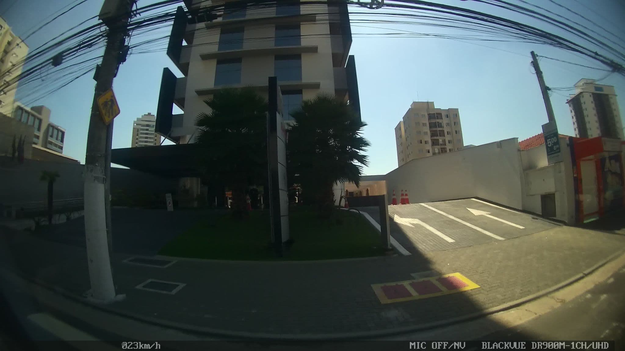 Street view near Urban By Unu, Osasco — © kaart_2 (CC BY-SA · Mapillary)