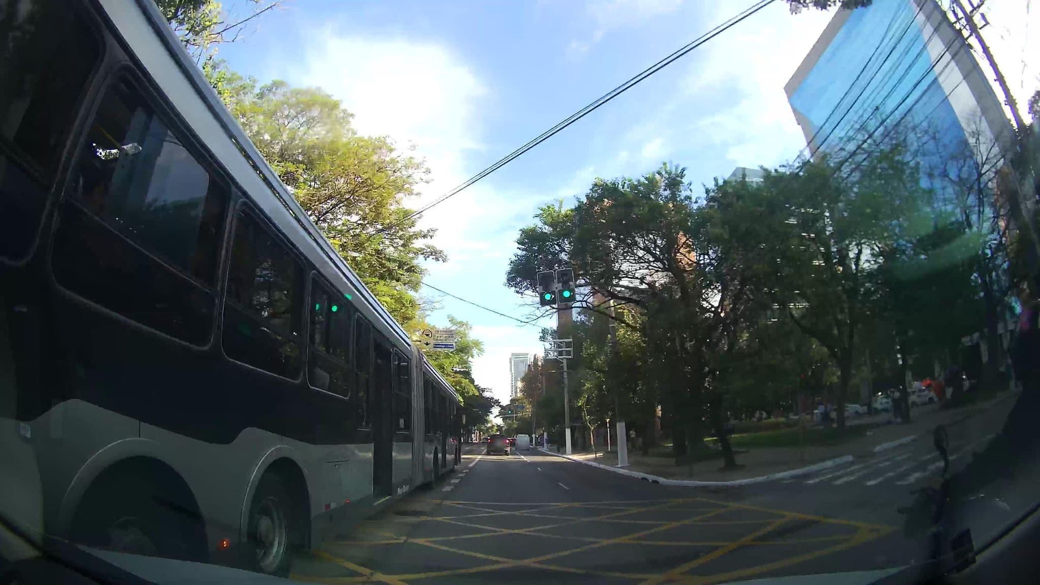 Street view near Av. Carlos Berrini x Jorge Sans, Morumbi — © marciosampaio (CC BY-SA · Mapillary)