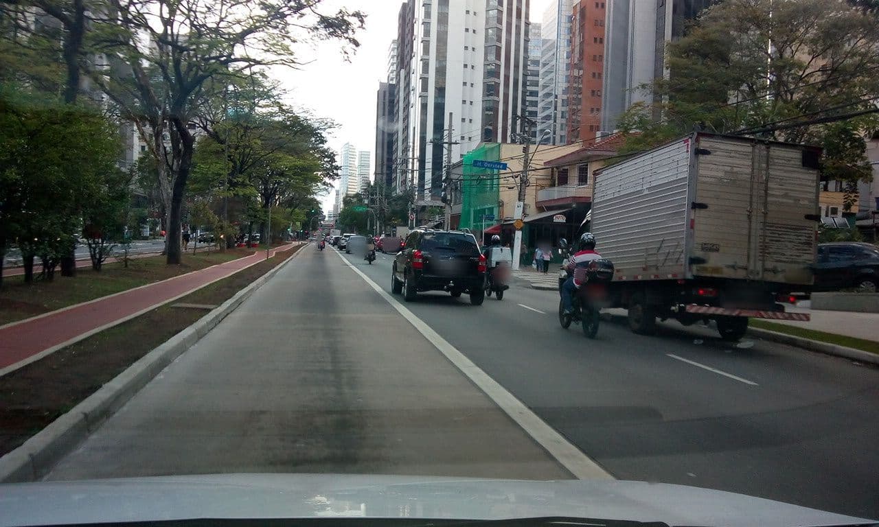 Street view near Royal Palm Plaza Hotels, Morumbi — © thierrytelenav (CC BY-SA · Mapillary)
