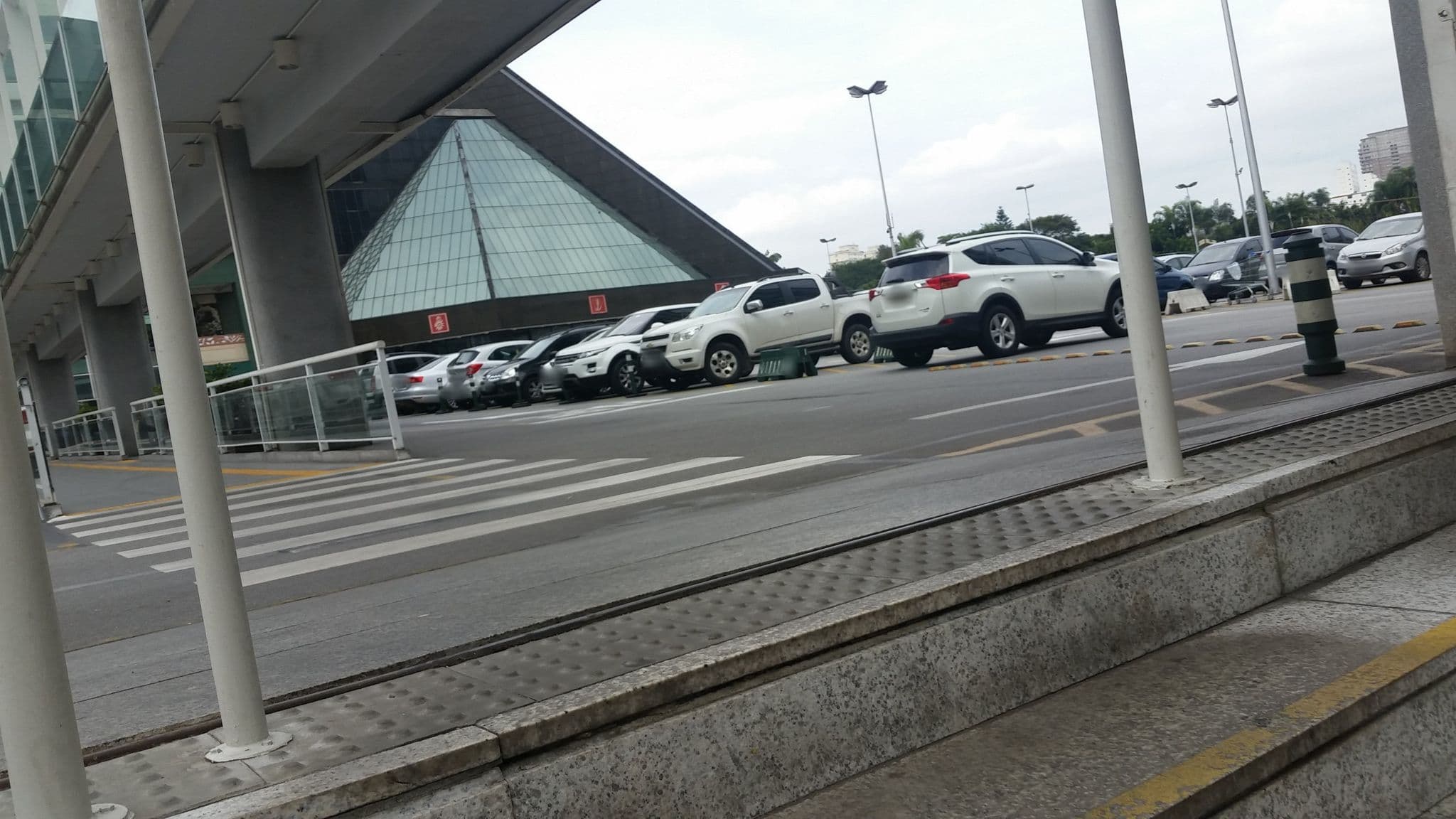 Street view near Hotel Eldorado Vip, Pinheiros — © nighto (CC BY-SA · Mapillary)