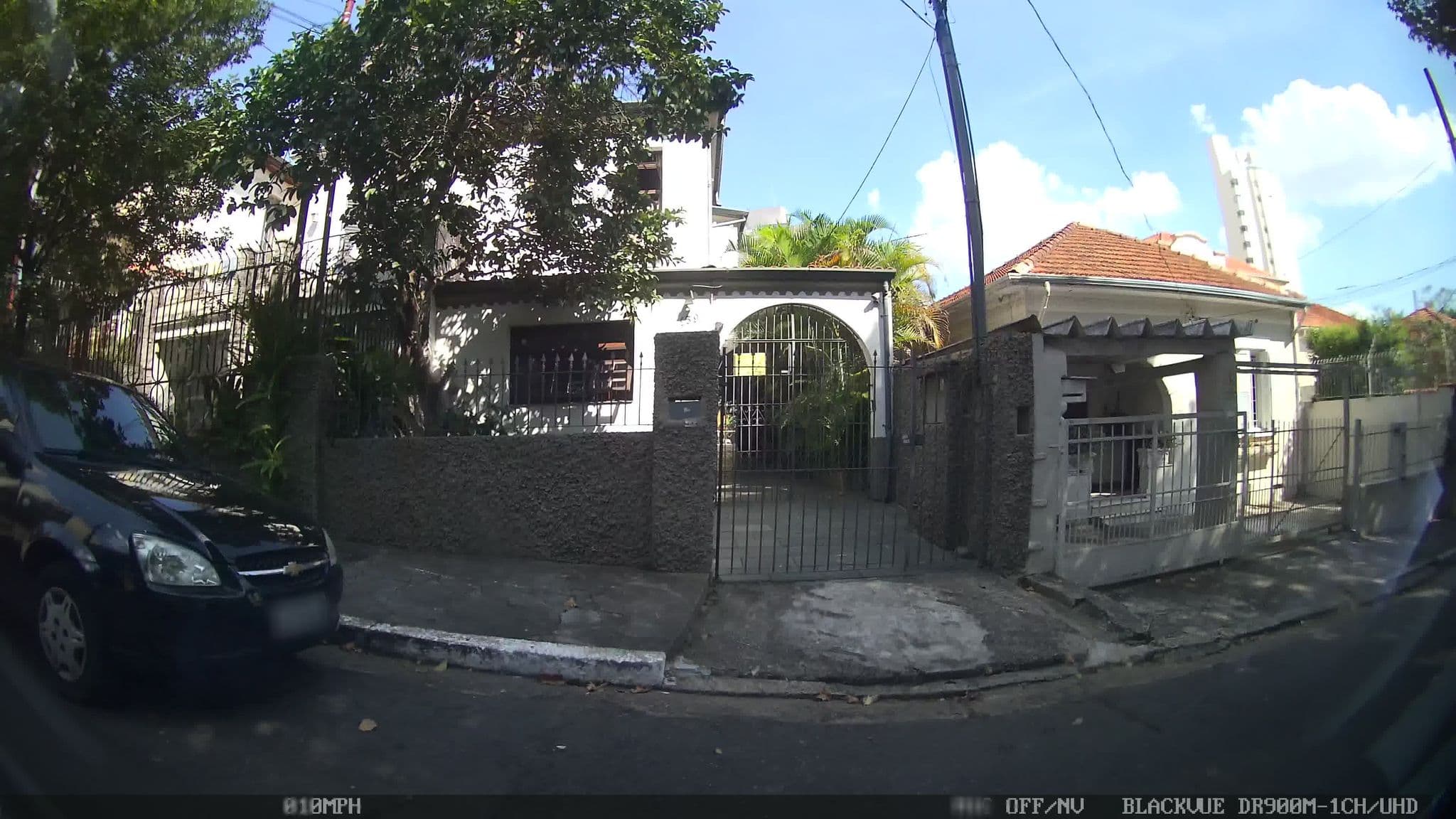 Street view near Okupe Hostel, Vila Mariana — © kaart_4 (CC BY-SA · Mapillary)