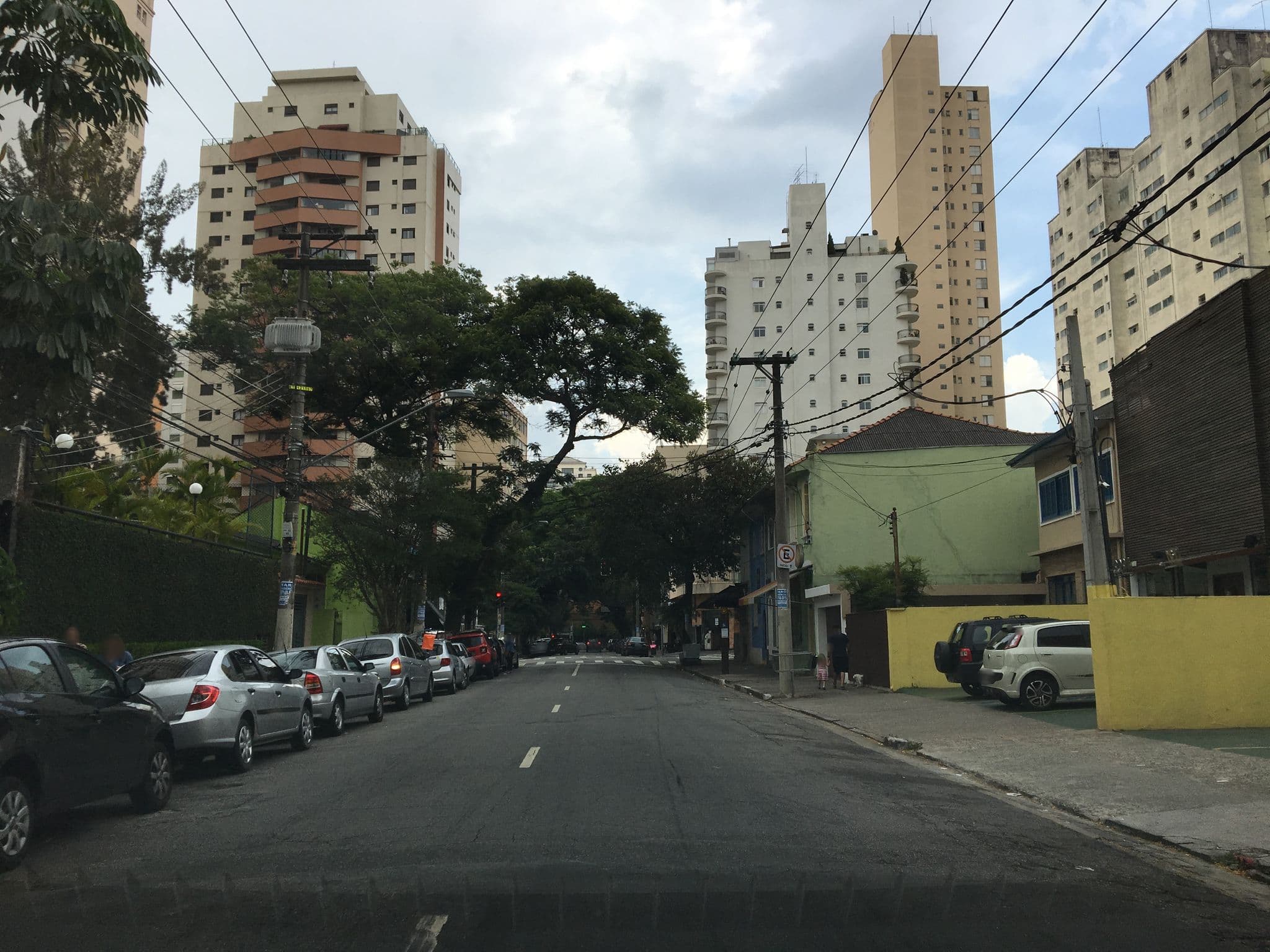 Street view near Jipoooooones da Gi, Vila Mariana — © ccossio (CC BY-SA · Mapillary)