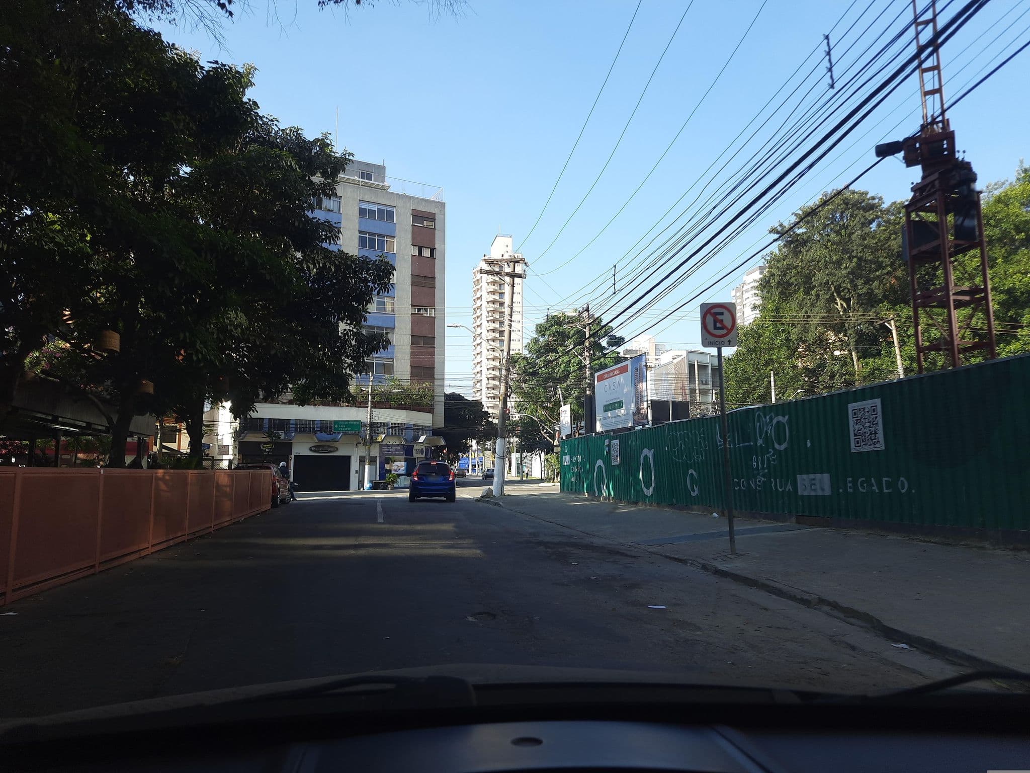 Street view near City Lights Hostel, Pinheiros — © alemenezes (CC BY-SA · Mapillary)
