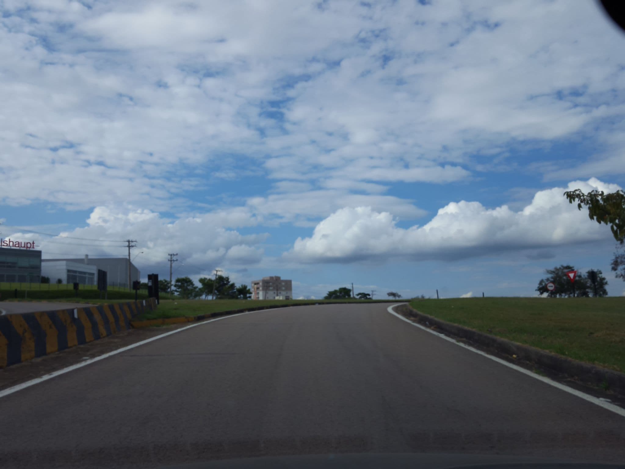 Street view near Hotel Viracopos, Indaiatuba — © rsekkel (CC BY-SA · Mapillary)