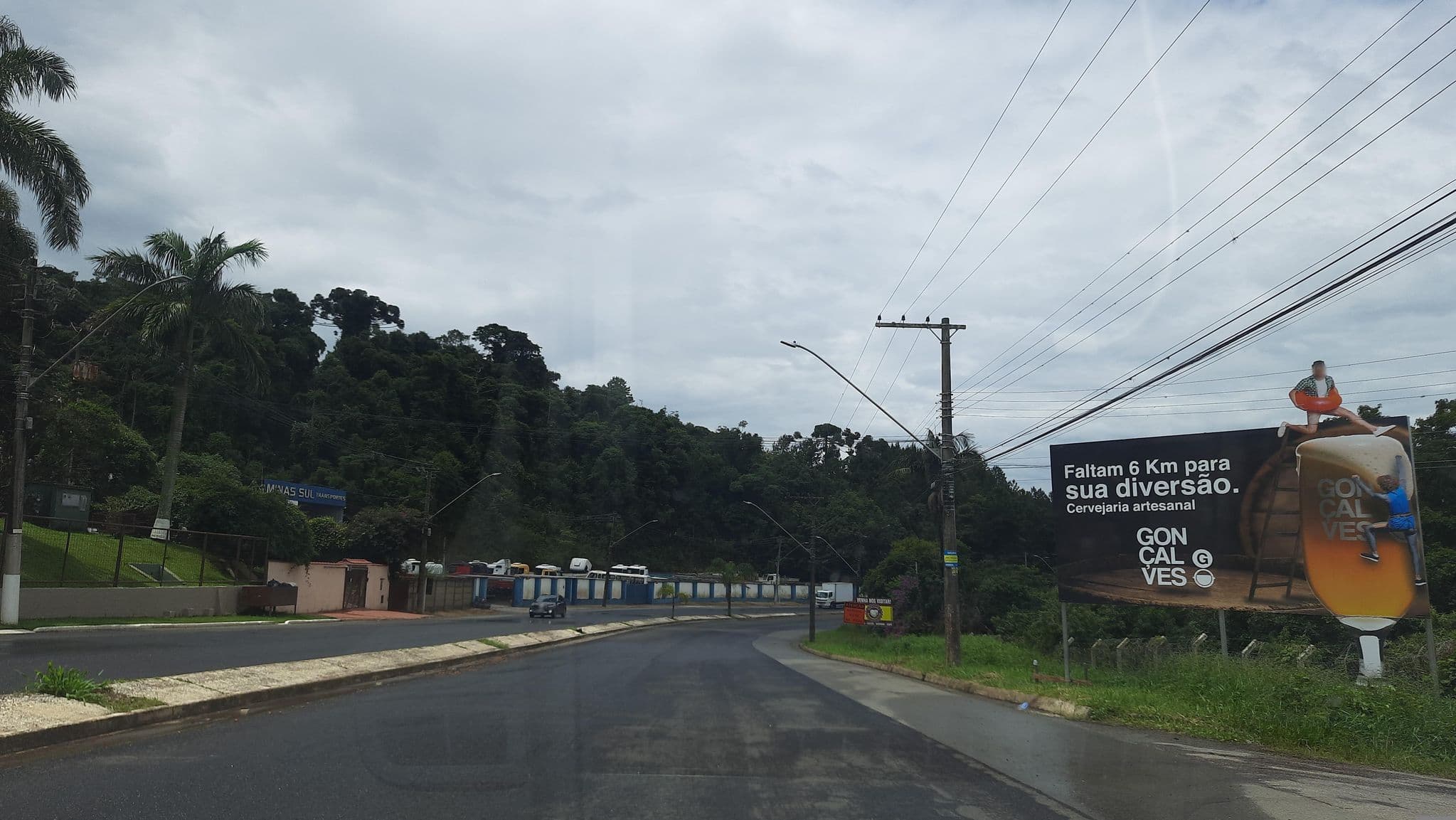 Street view near Pousada Varandas do Sol, Poços de Caldas — © alemenezes (CC BY-SA · Mapillary)