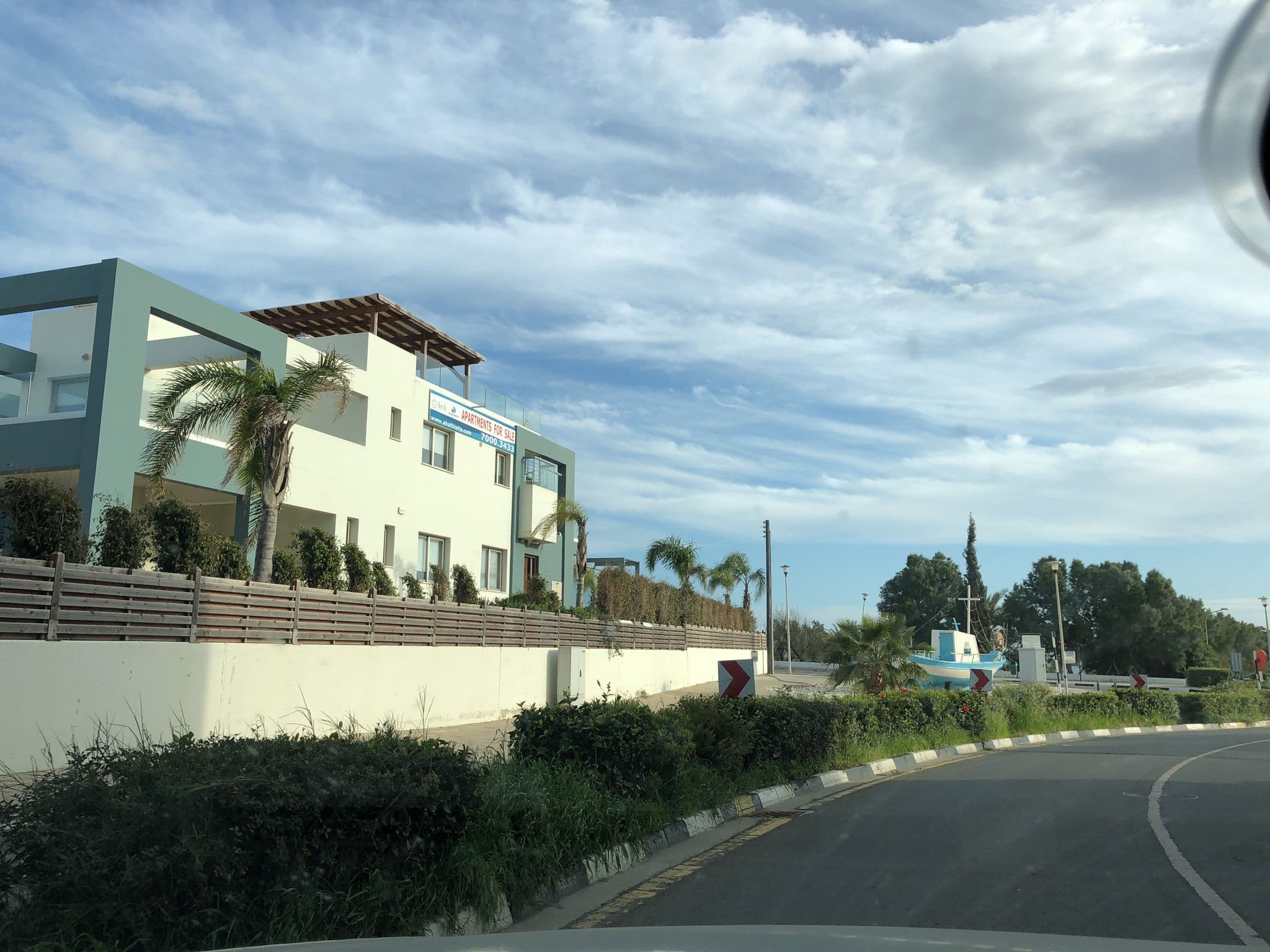 Street view near E Hotel Spa & Resort, Perivólia — © thomersch (CC BY-SA · Mapillary)
