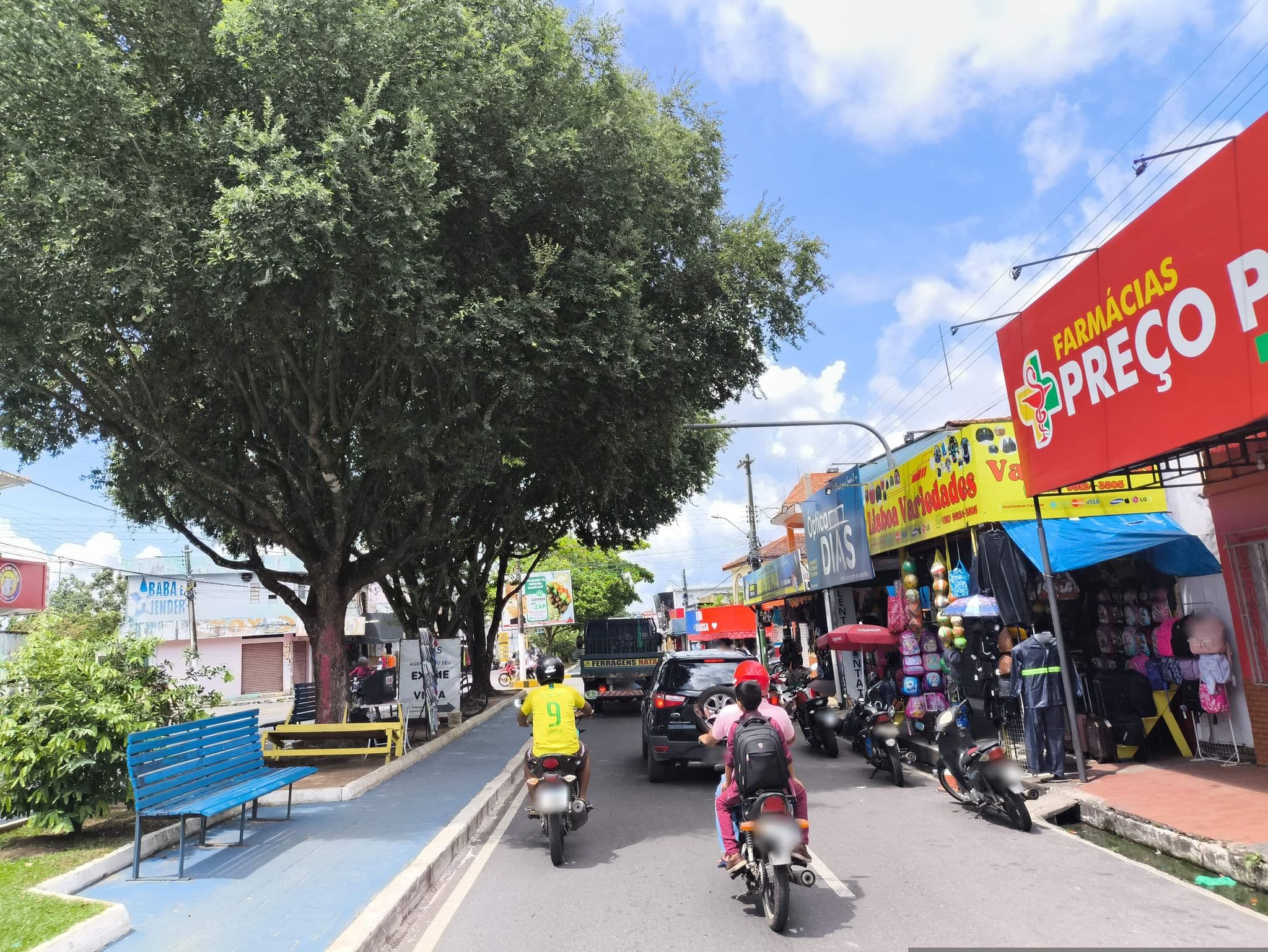Street view near Pousada Olho Dourado, Parintins — © davyrabelo (CC BY-SA · Mapillary)