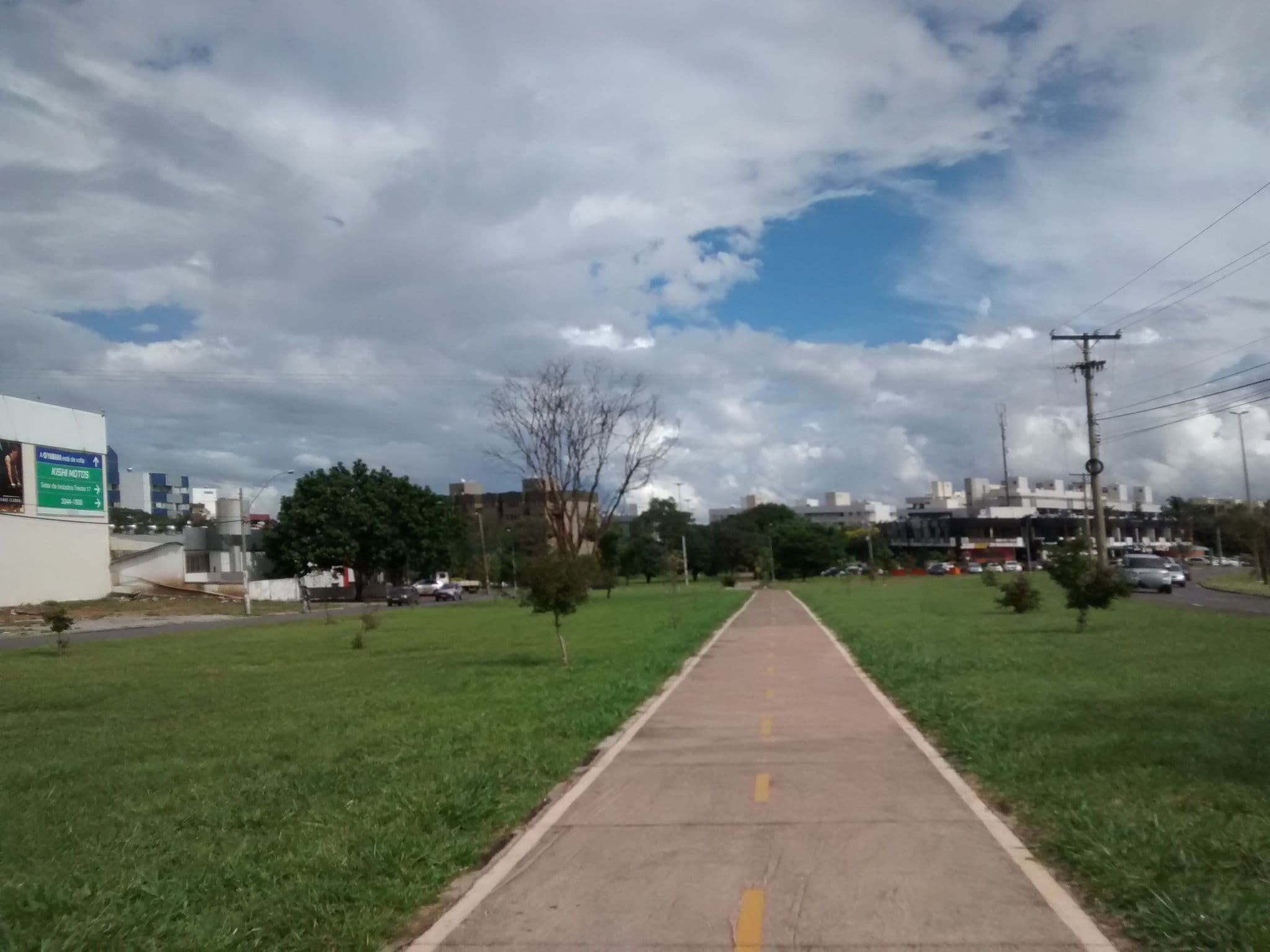 Street view near Condomínio Única Flex, Sudoeste/Octagonal — © wille (CC BY-SA · Mapillary)
