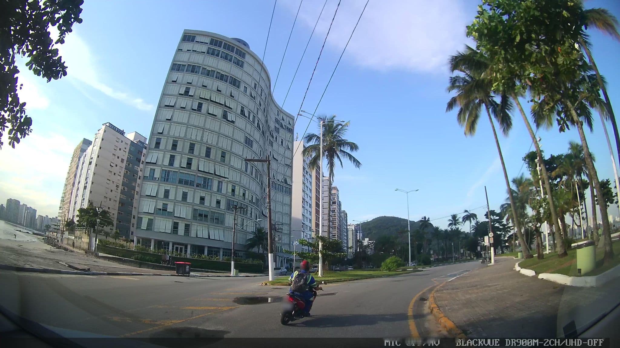 Street view near Avenida Praia Hotel, São Vicente — © marciosampaio (CC BY-SA · Mapillary)