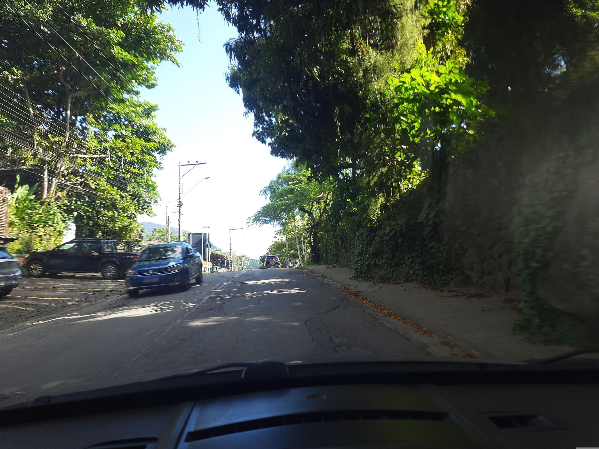 Street view near Pousada Villa Da Prainha, Ilhabela — © alemenezes (CC BY-SA · Mapillary)