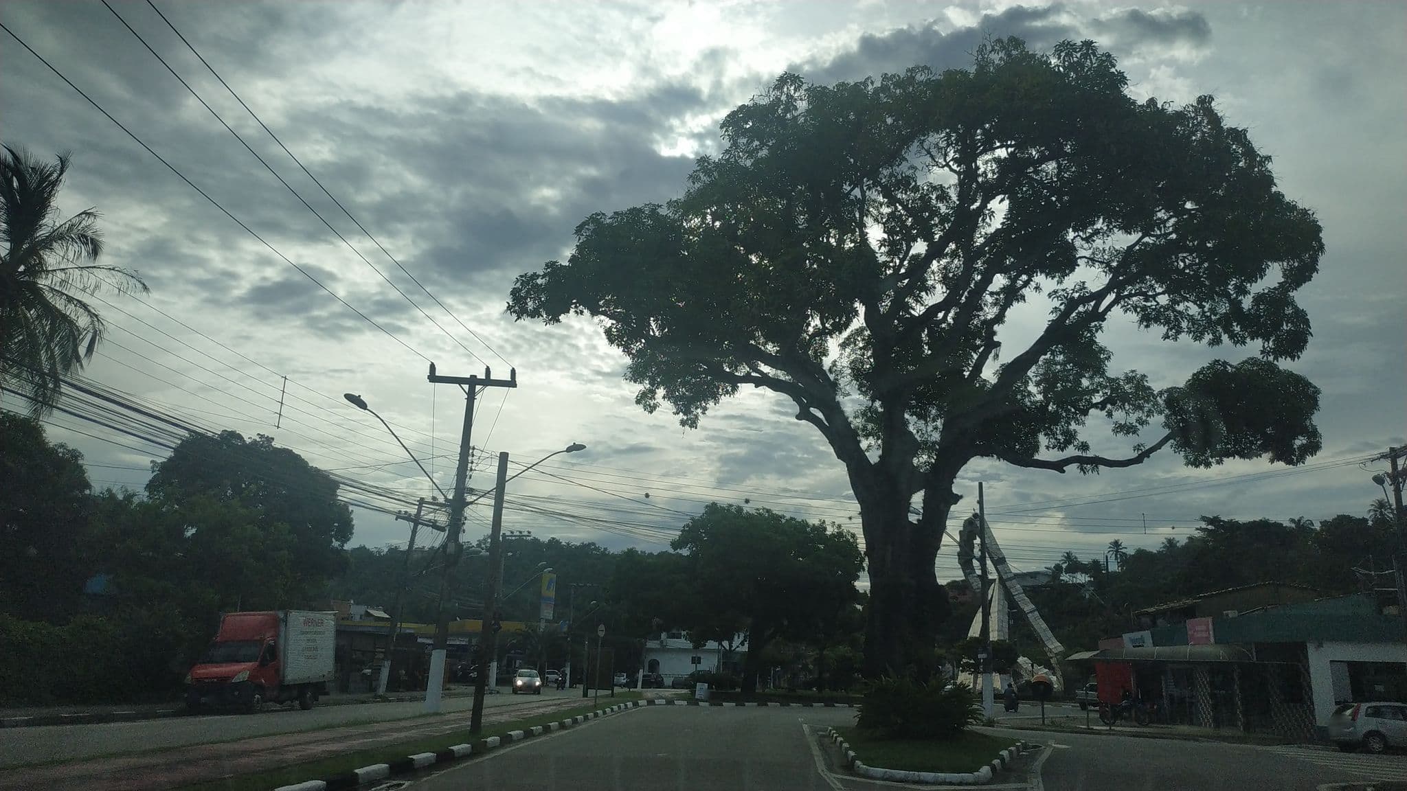 Street view near Pousada Veloso, Ilhabela — © brunolemos (CC BY-SA · Mapillary)