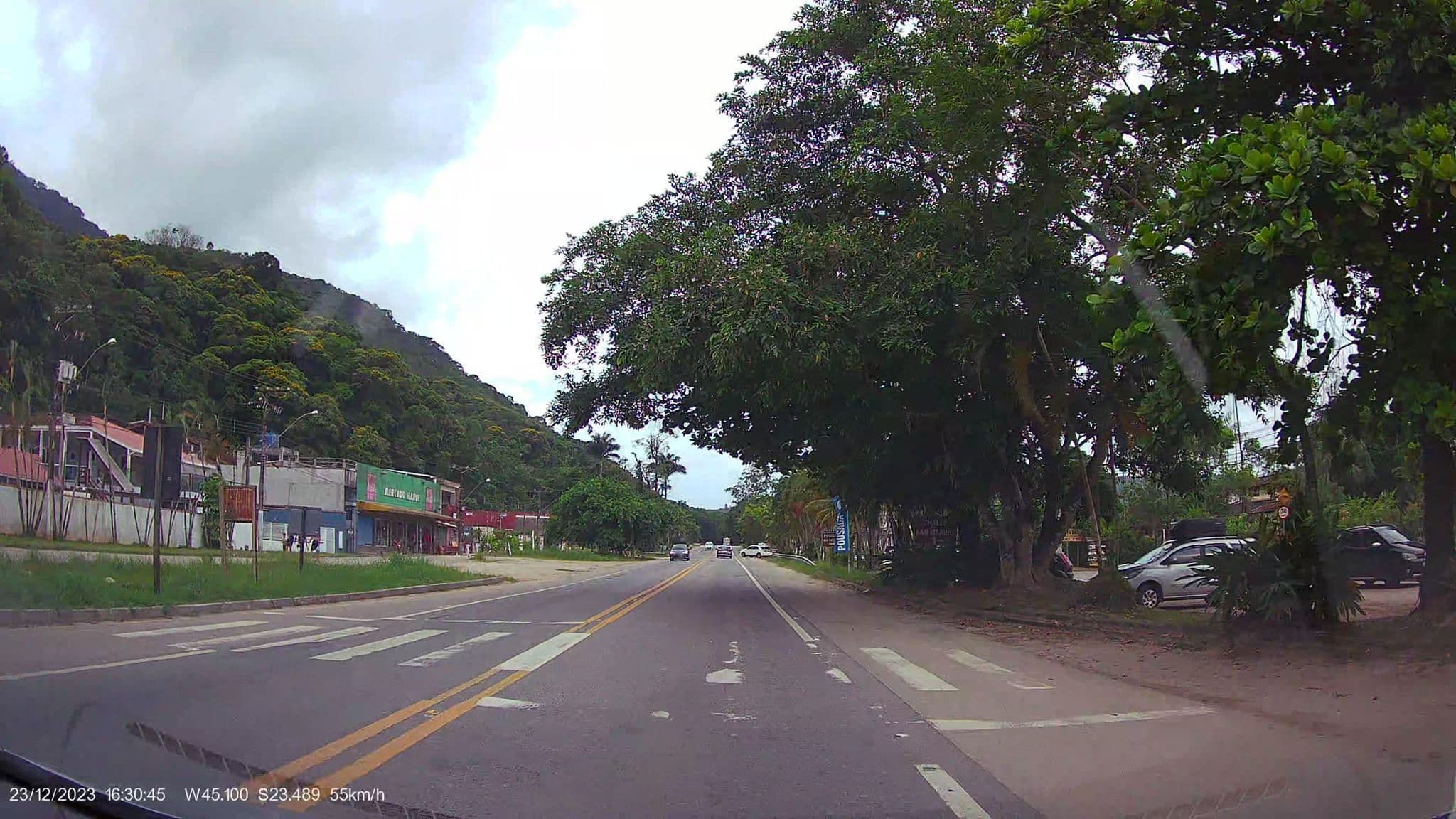 Street view near CPP - Centro do Professorado Paulista, Ubatuba — © WoL4p7oR (CC BY-SA · Mapillary)