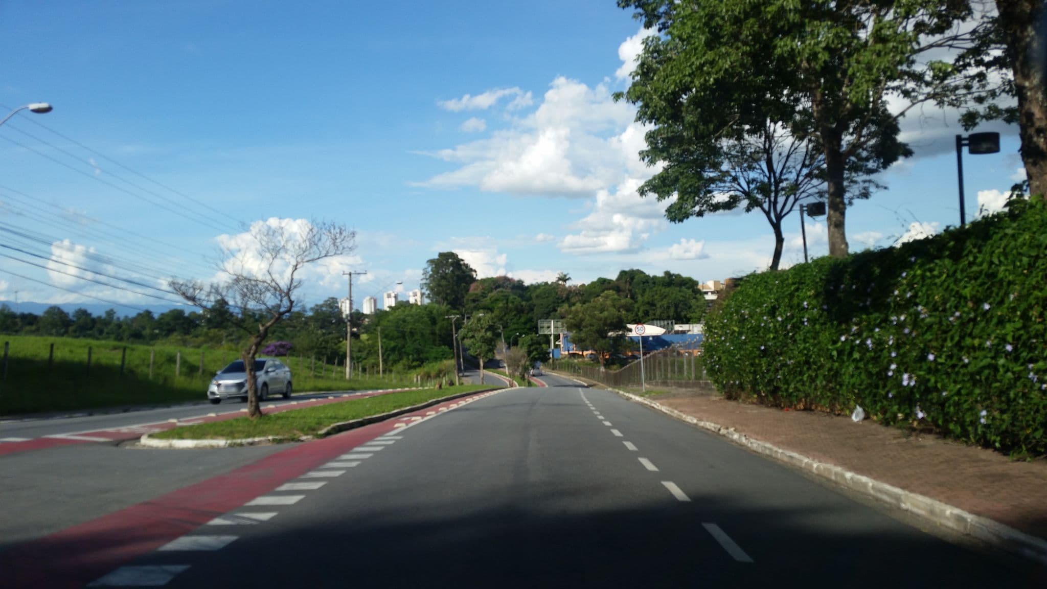 Street view near Baobá Hotel, Taubaté — © and_eng (CC BY-SA · Mapillary)