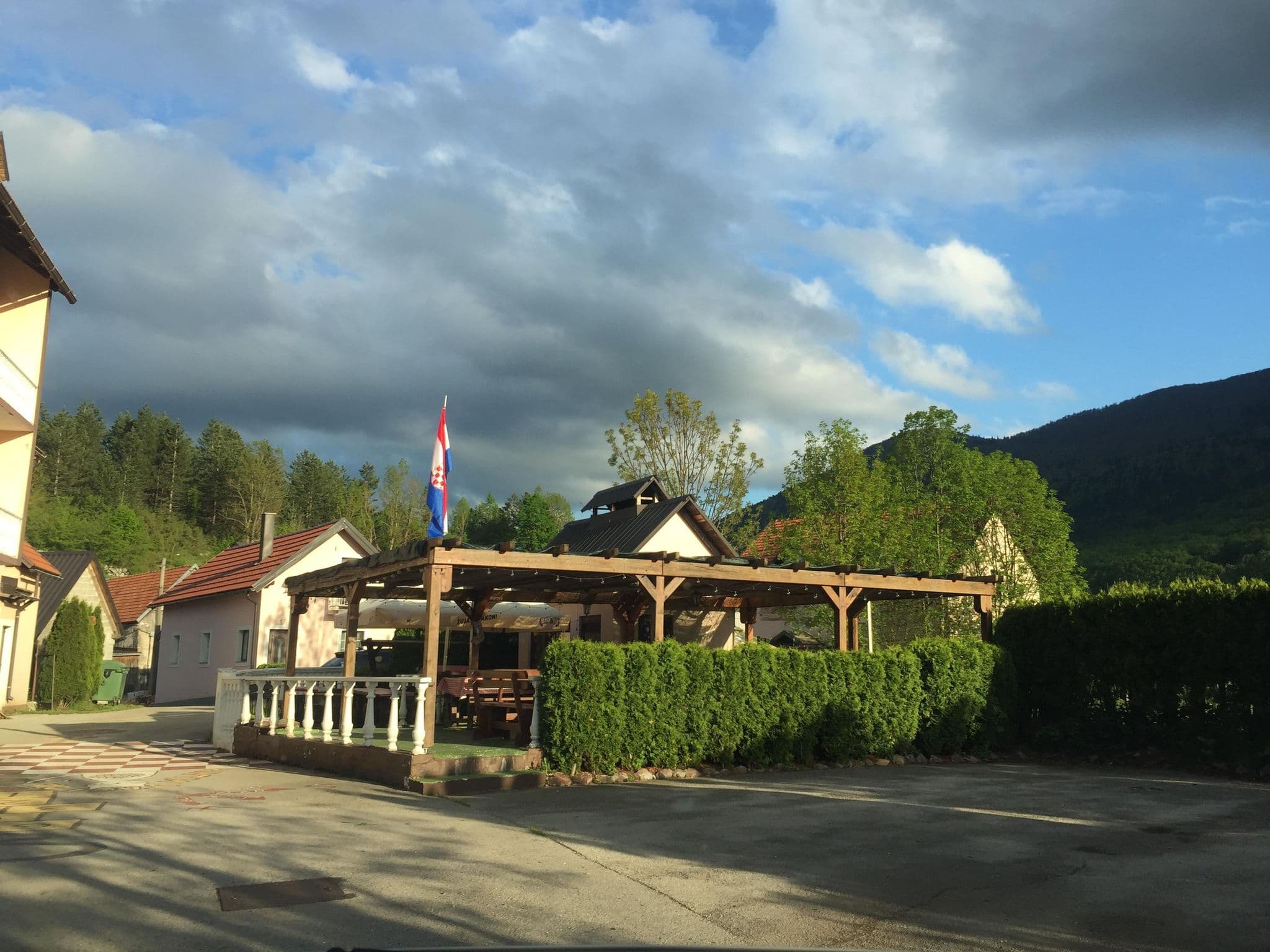 Street view near Konoba Jure, Otočac — © igorzo (CC BY-SA · Mapillary)