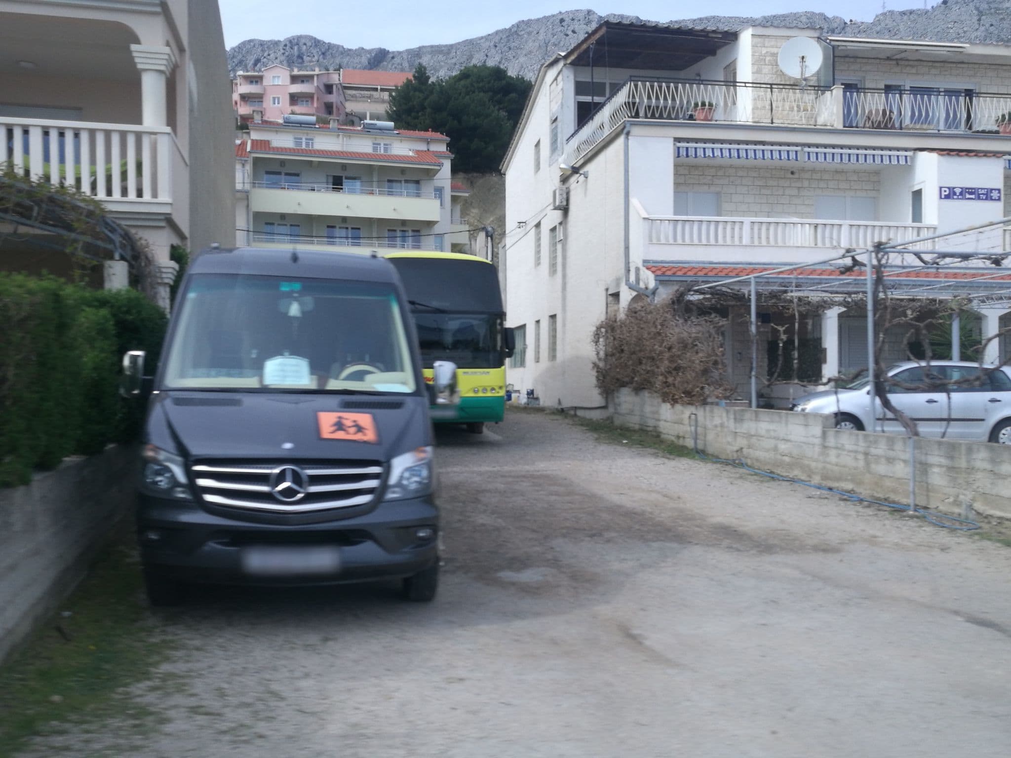 Street view near Apartments Rica, Duće — © om1s186 (CC BY-SA · Mapillary)