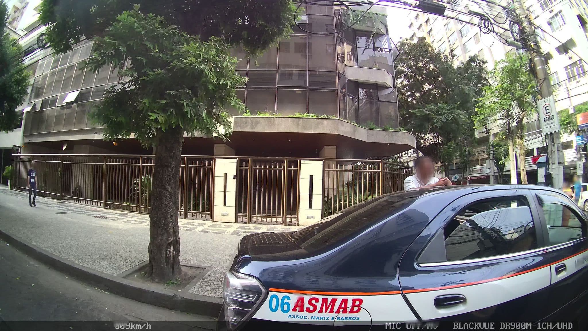 Street view near Hotel Village Icaraí, Niterói — © kaart_2 (CC BY-SA · Mapillary)