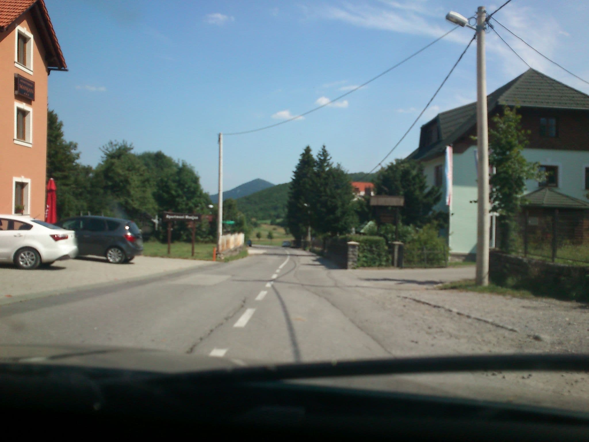 Street view near Manjan, Otočac — © zbycz (CC BY-SA · Mapillary)