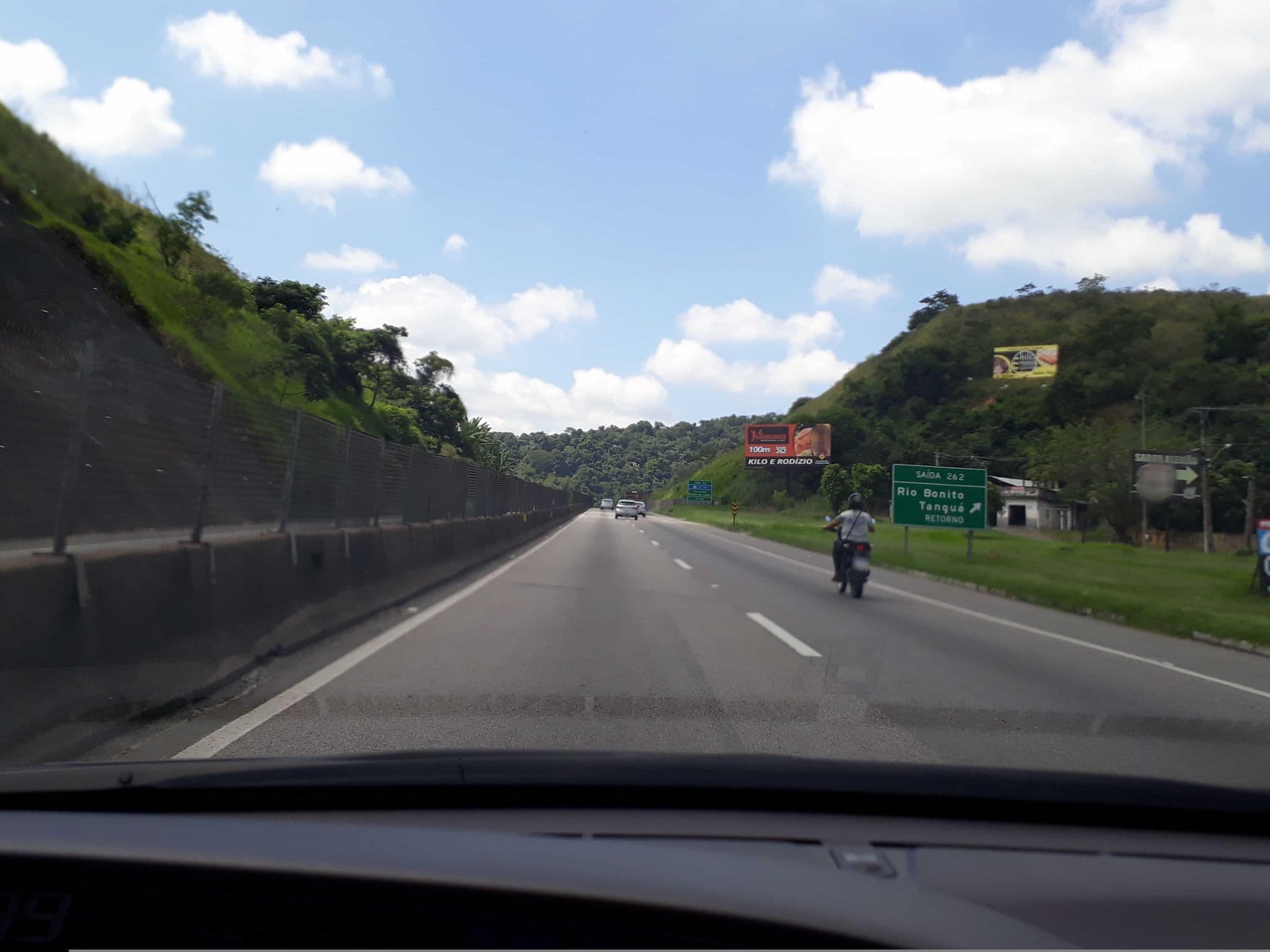 Street view near Atrius Hotel, Rio Bonito — © fidelisassis (CC BY-SA · Mapillary)