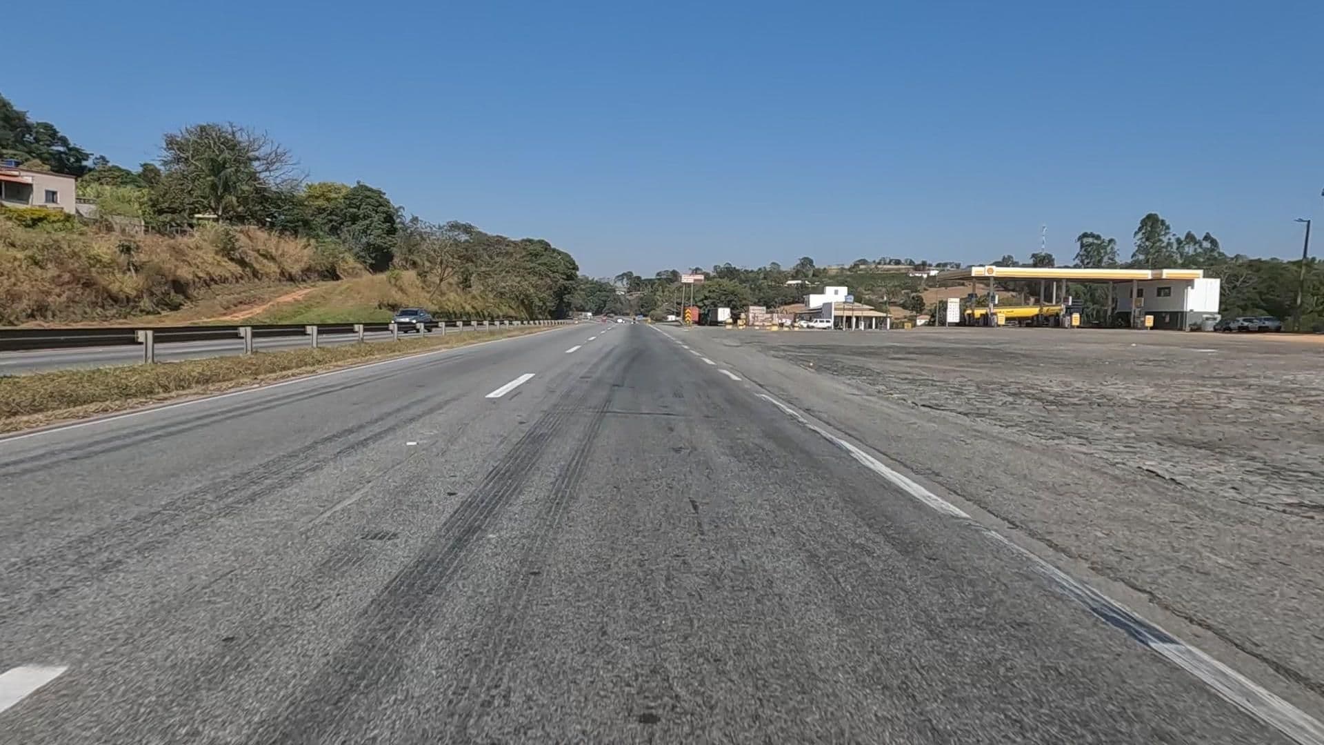Street view near Elacon Hotel, Perdões — © HOUER (CC BY-SA · Mapillary)