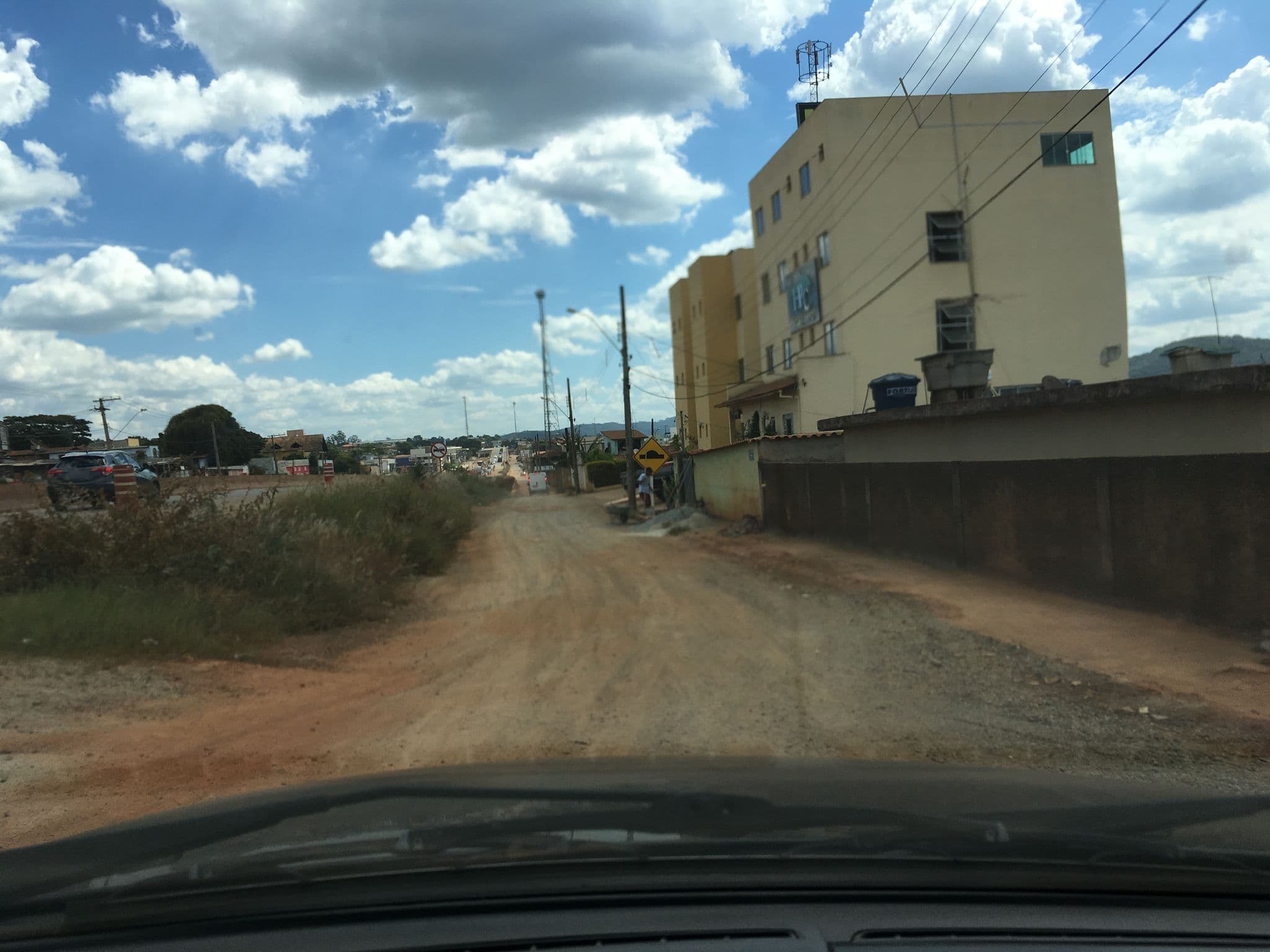 Street view near Hotel Ponto Chic, Mateus Leme — © vitordias (CC BY-SA · Mapillary)