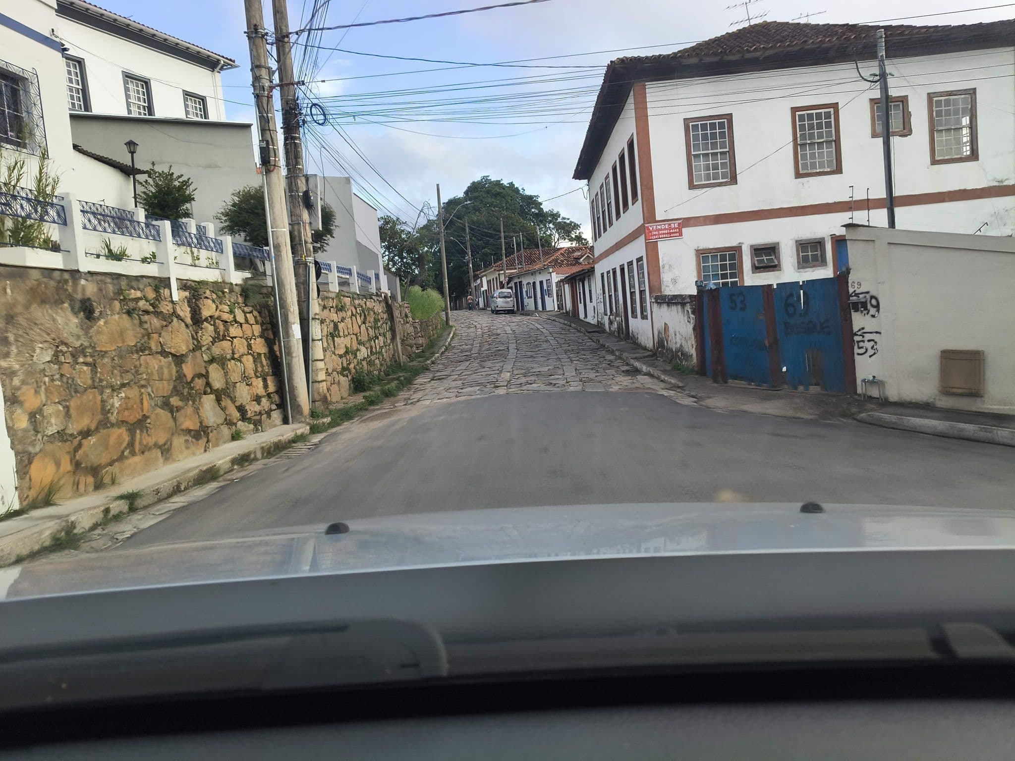 Street view near Pousada dos Cristais, Diamantina — © nomondo (CC BY-SA · Mapillary)