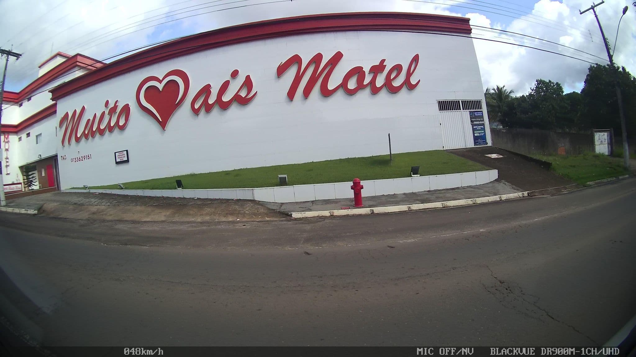 Street view near Muito Mais Motel, Guarapari — © kaart_2 (CC BY-SA · Mapillary)