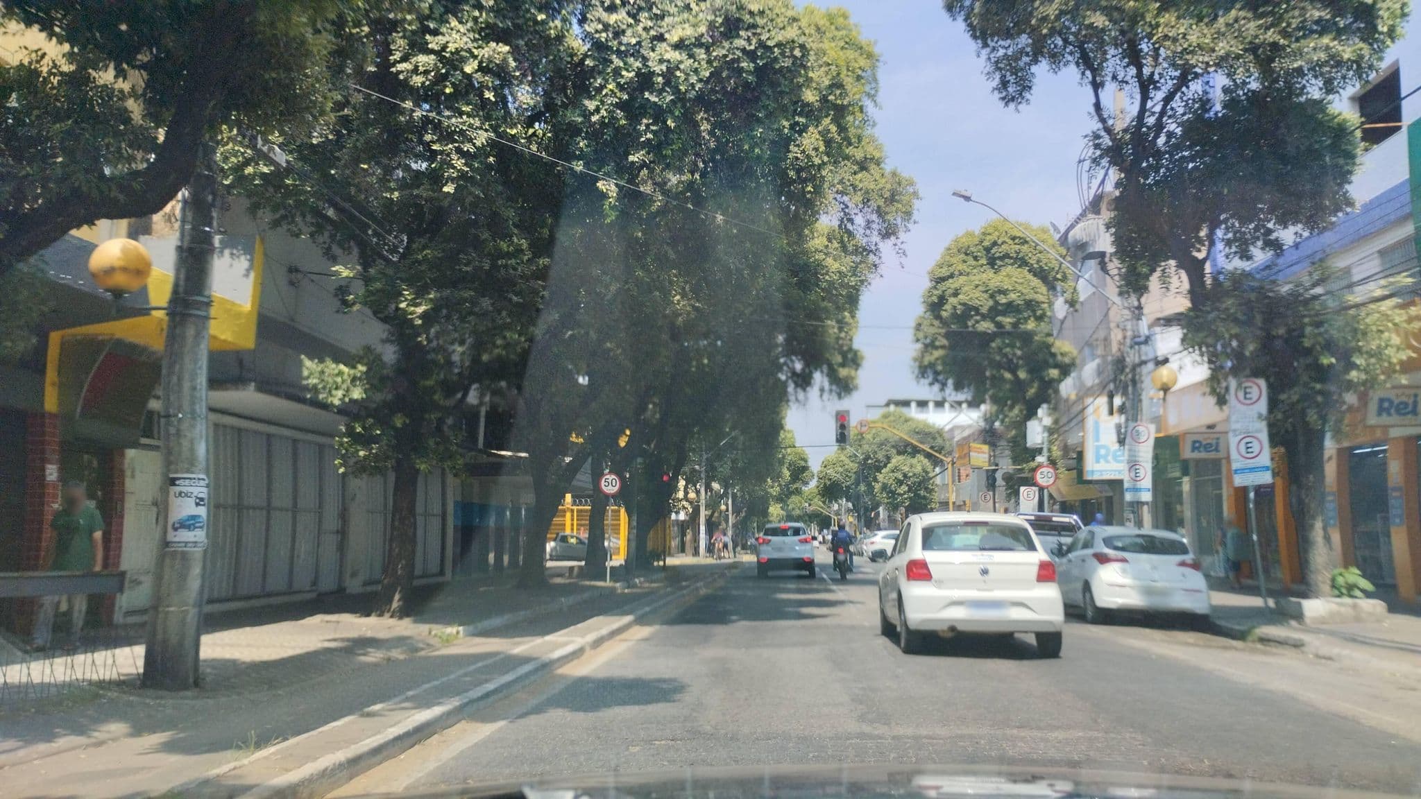 Street view near Hotel Minas Bahia, Governador Valadares — © Kaart_Local (CC BY-SA · Mapillary)