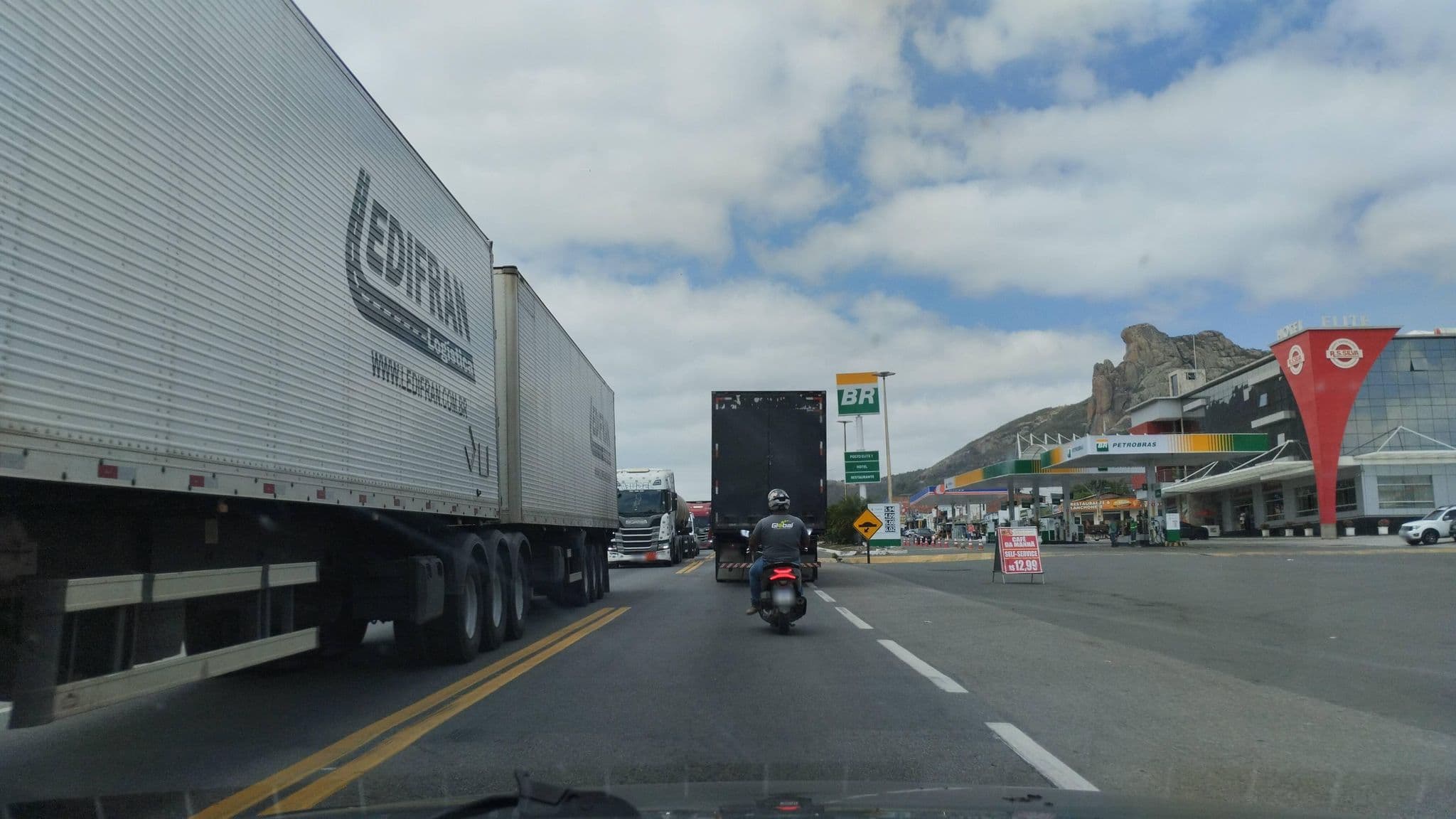 Street view near Hotel E Lanchonete Shalon, Itatim — © Kaart_Local (CC BY-SA · Mapillary)