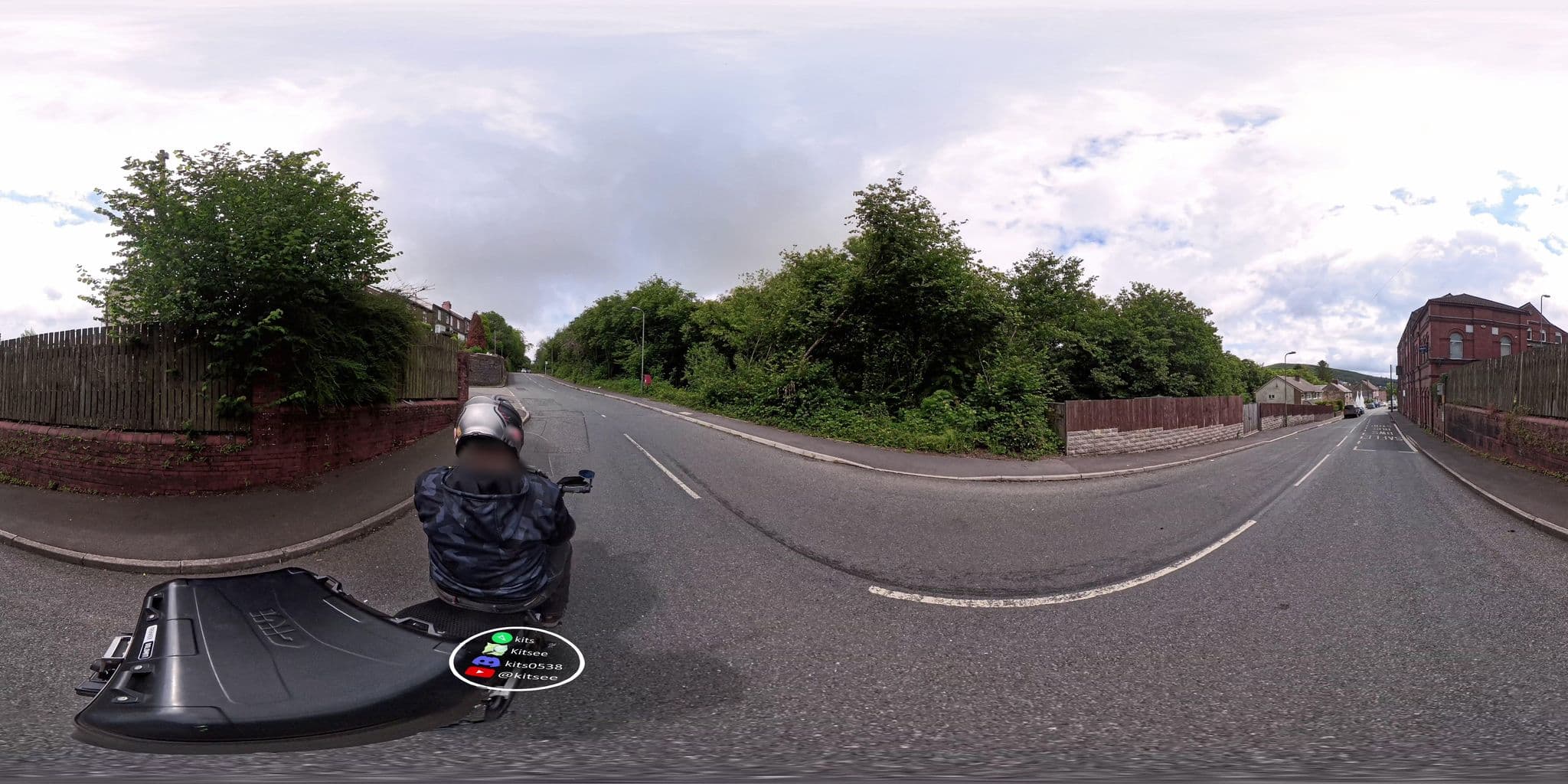 Street view near The Royal Hotel, Abertridwr — © kits (CC BY-SA · Mapillary)